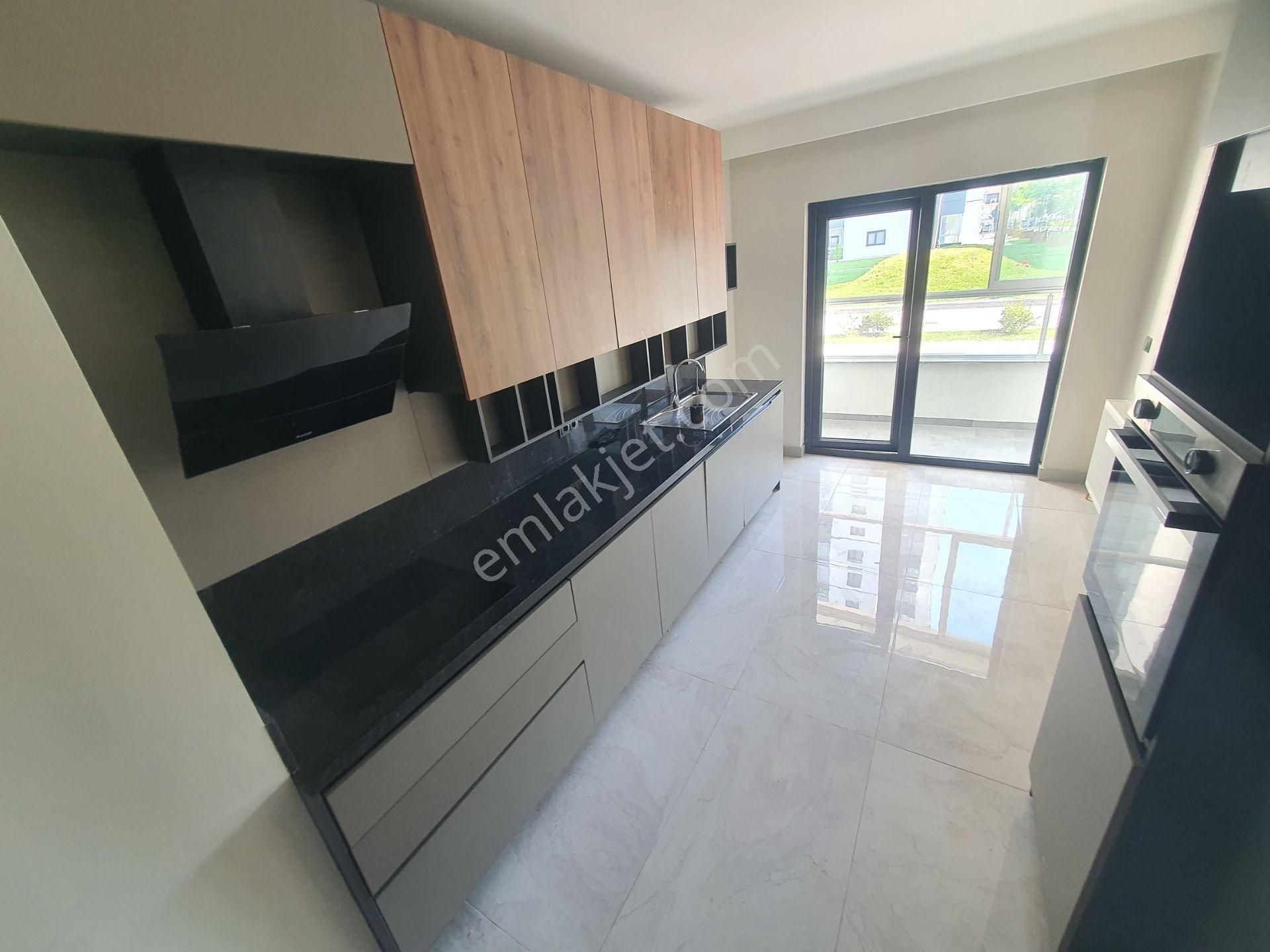 Marka'dan Referans Ankara'da 3+1-b Tipi Peyzaj Cephe Giriş Kat Boş Daire