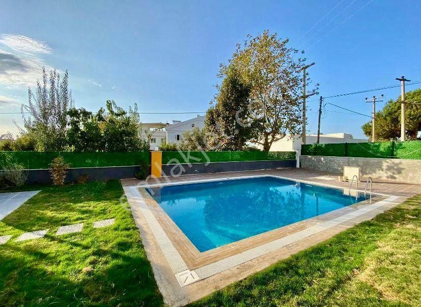 Kuşadasında Havuzlu Sitede Ful Eşyalı 3+1 Yazlık