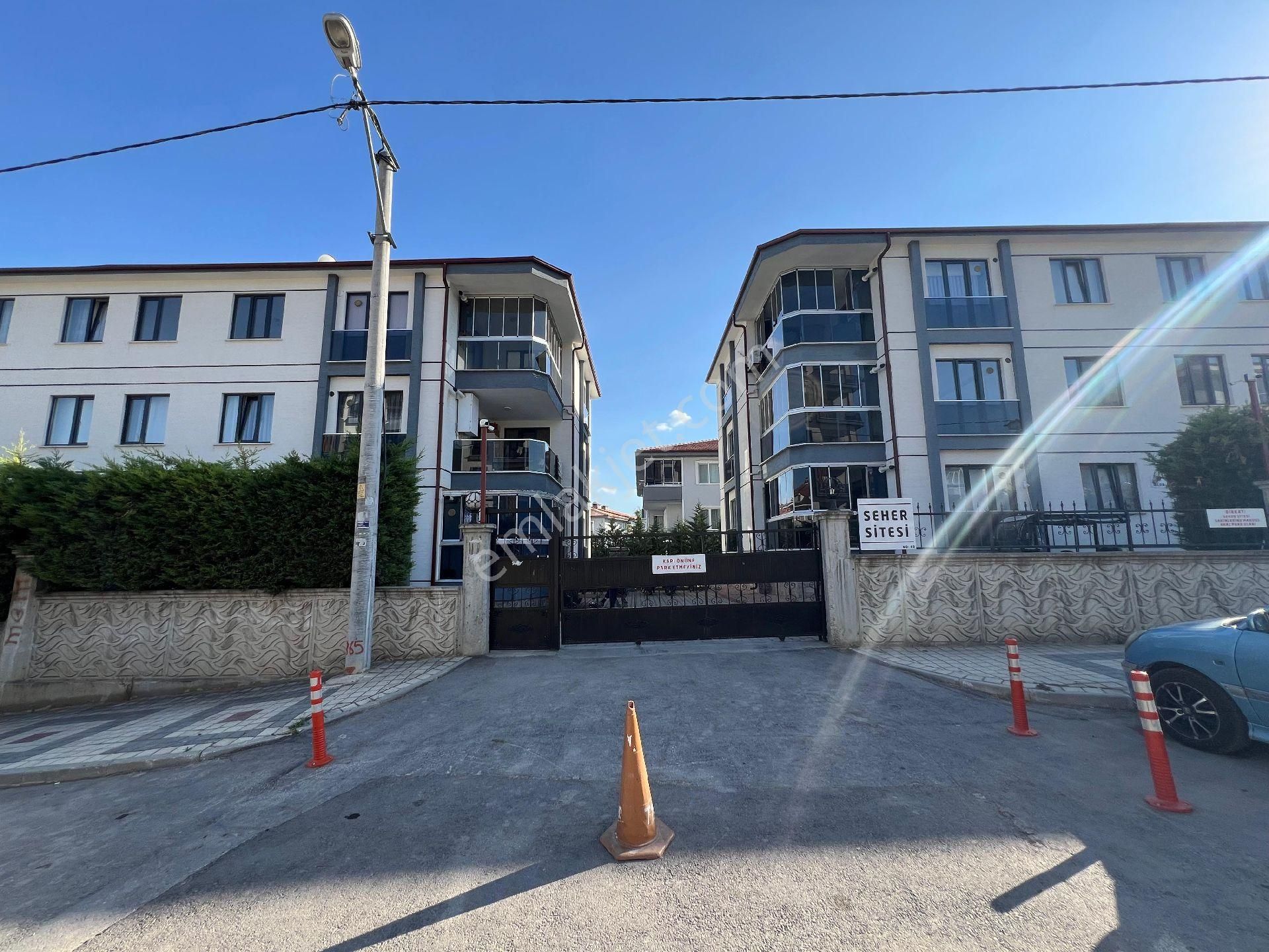 Roma' Dan Yeni Mahalle' De Site İçi Satılık Daire