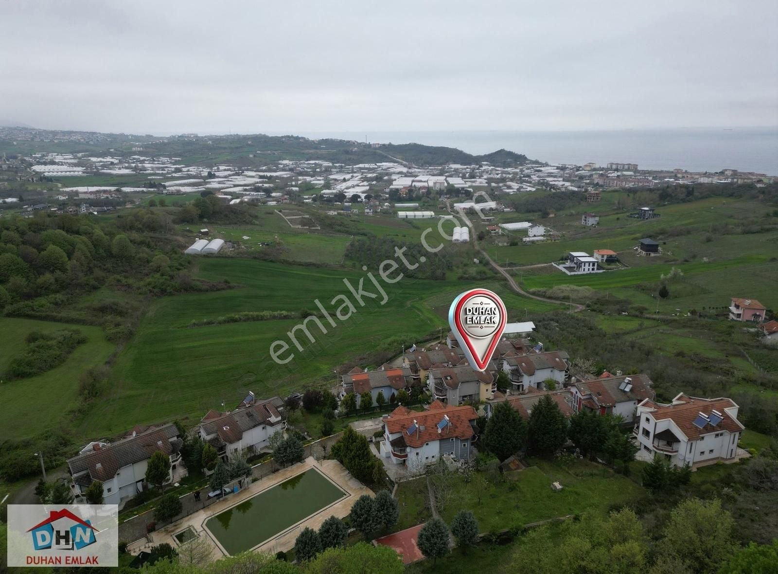 Duhan Emlak'tan Akköy'de Havuzlu Site İçi 220m2 Natamam Villa
