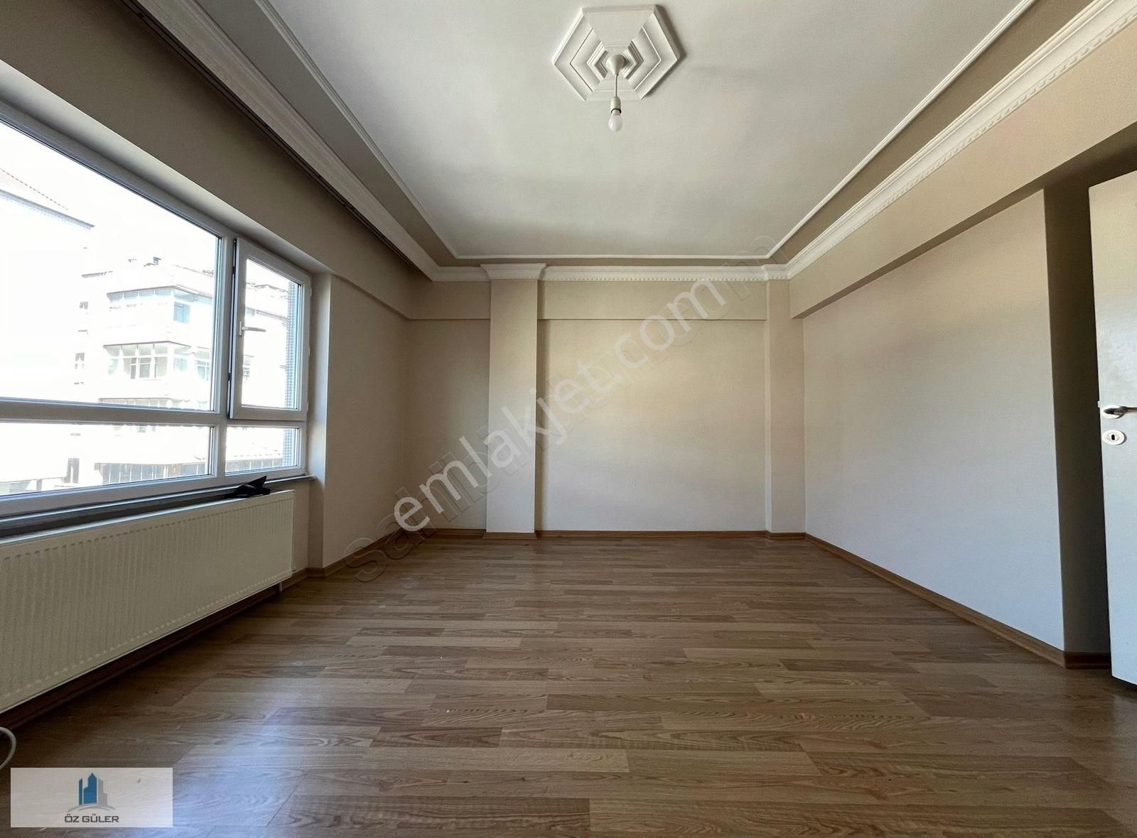 Öz Güler Gayrimenkul'den Cadde Üzeri Geniş Kiralık 3+1 Daire