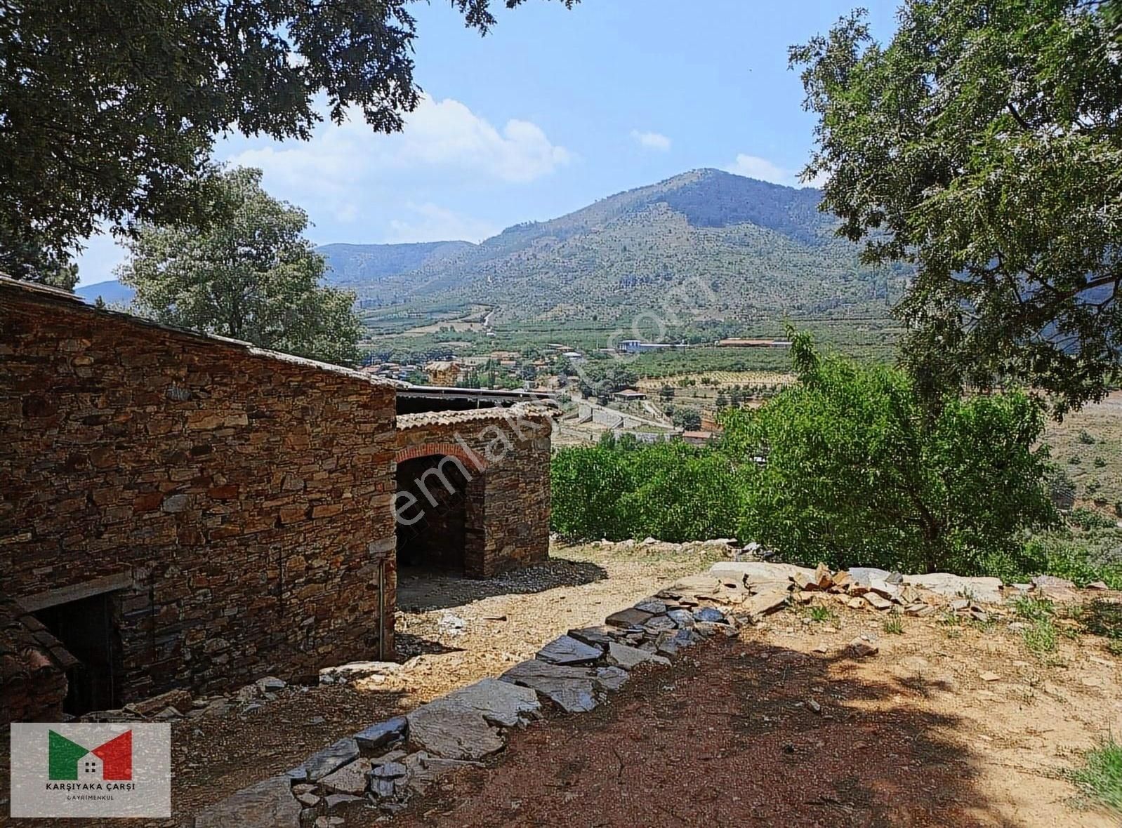 Kemalpaşa Kamberlerde Satılık 27600 M2 Muhteşem Villa Ve Çiftlik