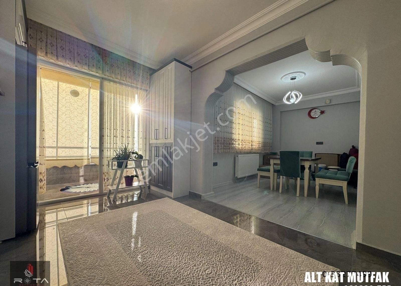 Piri Caddesi Üzeri 6+1+çift Amerikan Mutfak+5 Balkon+çift Teras.