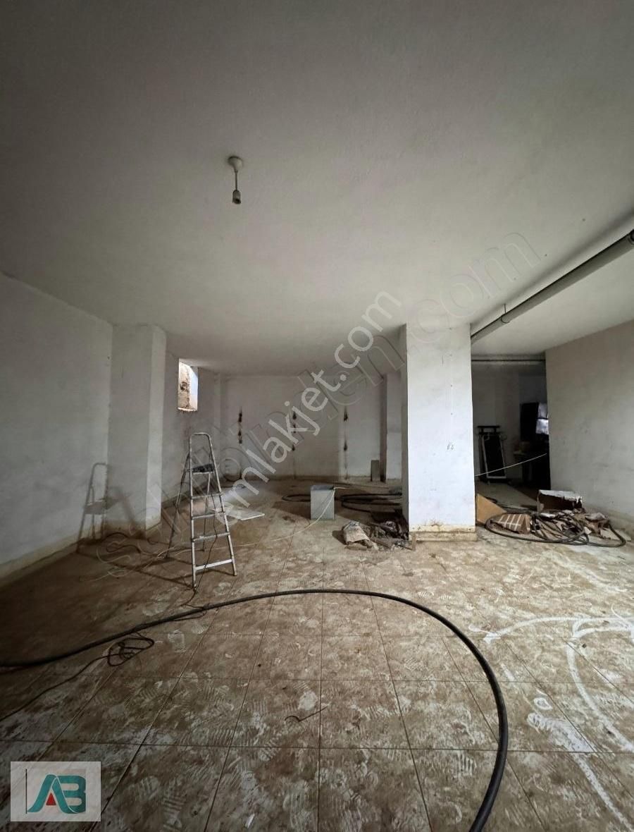 Ümraniye Altinsehirde 350m2 Depo