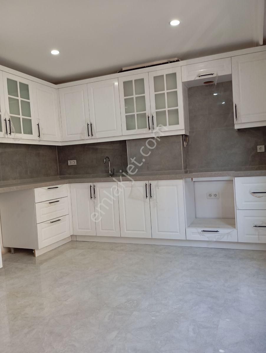 Çavuşpaşada Satılık 3+1 Otoparklı E.banyolu 140 M2 Lüks Daire