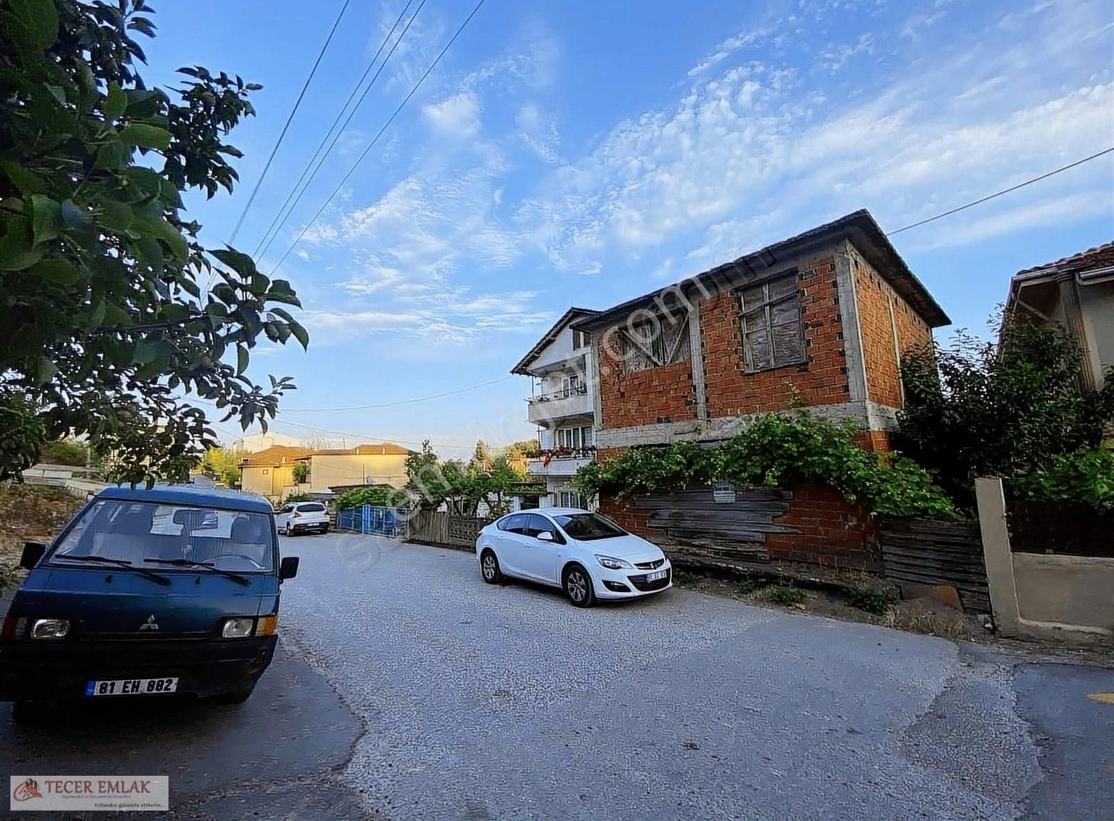 Düzce Konuralp Merkezde Satılık Müstakil Ev Ve Bahçesi