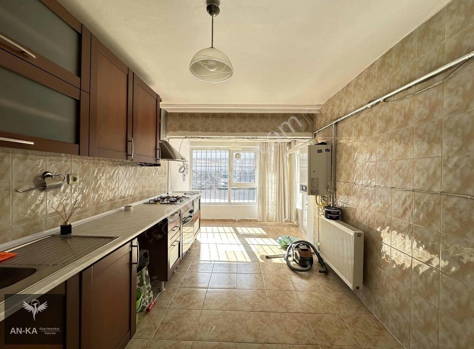 An-ka ' Dan İstiklal İlkolu Civarı 2+1 Masrafsız Daire