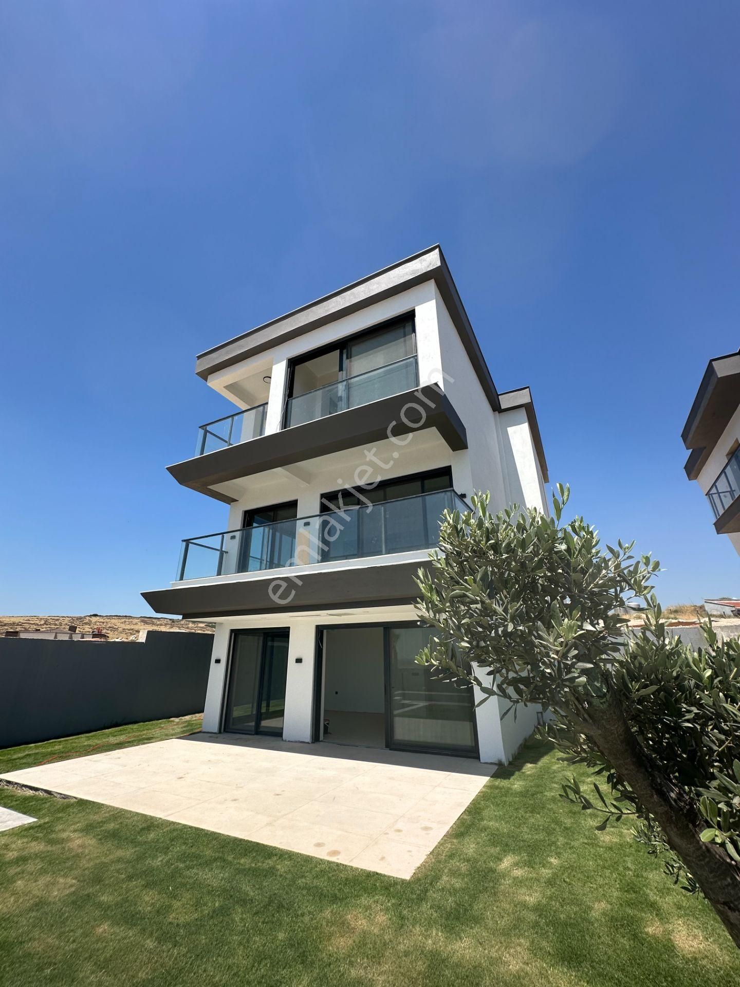 Mert Uçar'dan Satılık Menemen Villakent De Sıfır Villalar - Görsel 2