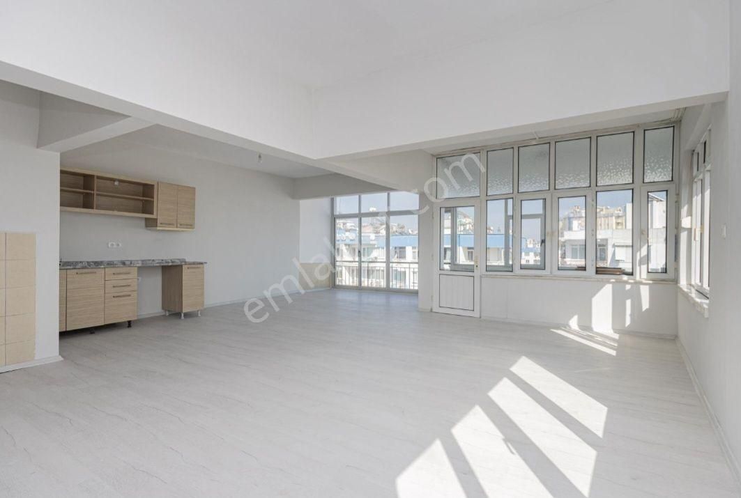 Güllük Caddesi Üzeri İçi Yapılı 2+1