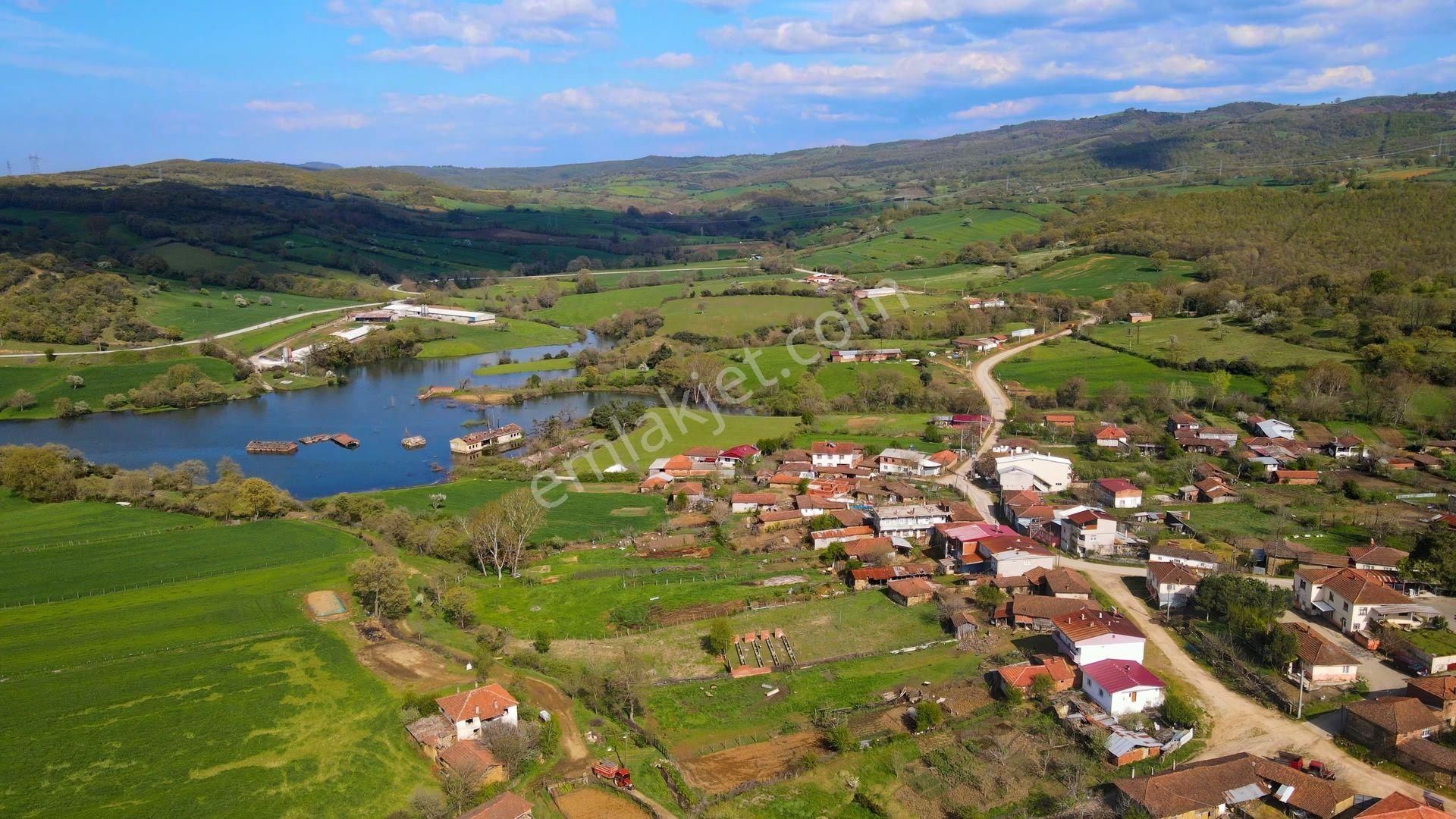 Biga Çeltik Köyünde 300 M² İyi Konumda Konut İmarlı Arsa - Görsel 3
