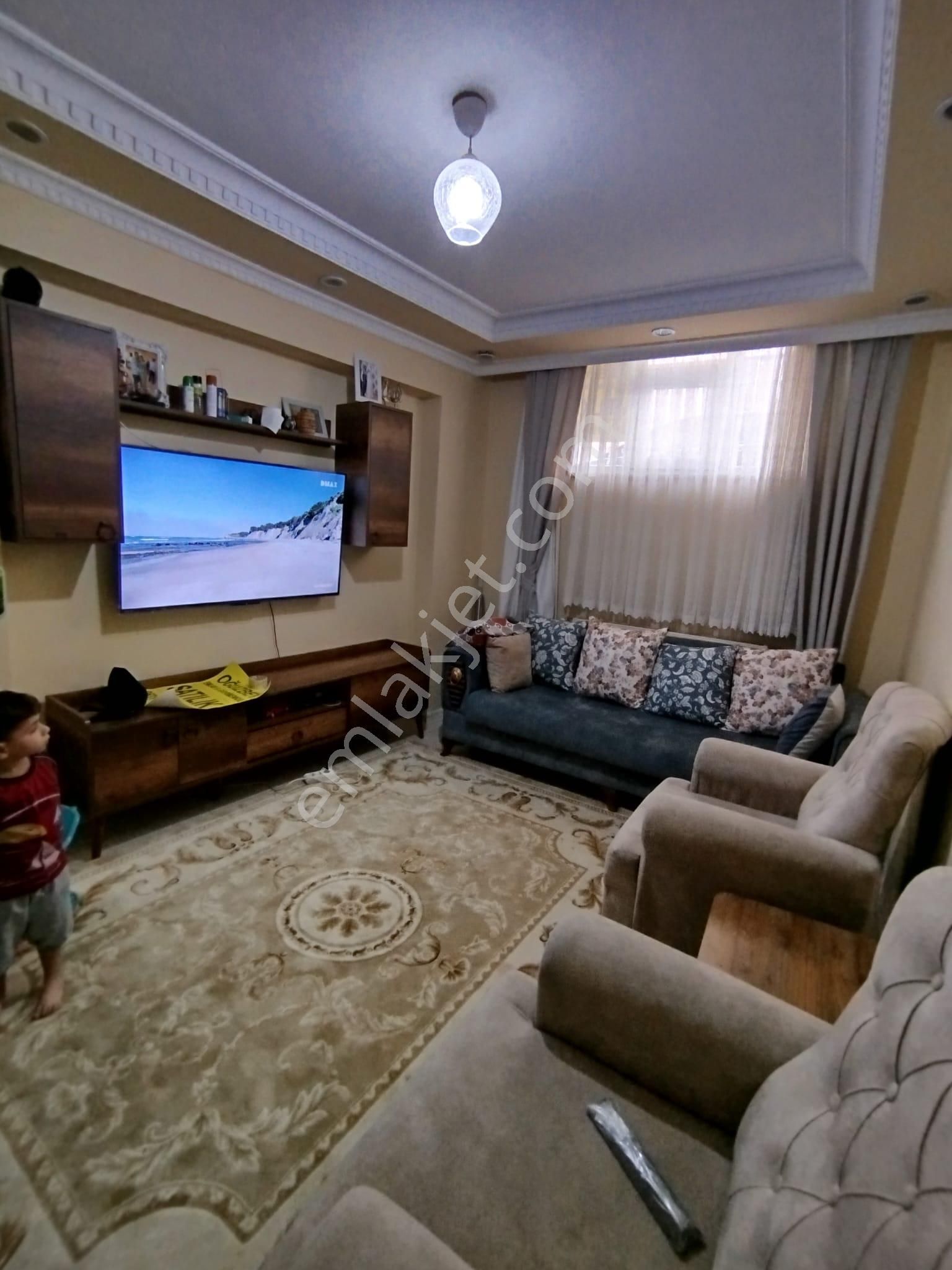 Hicret Emlaktan Esenler Fatih Mah.2+1 132 M2 Satılık Daire Acil