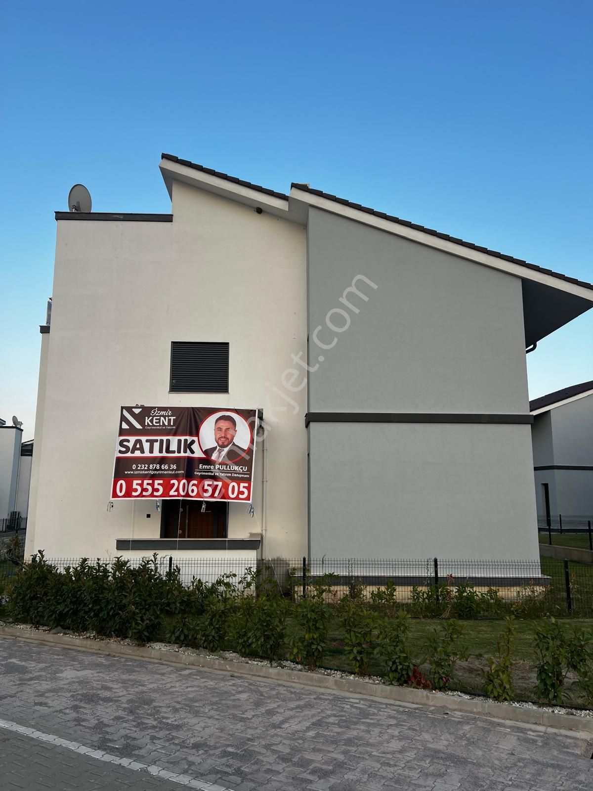 Kemalpaşa Çiniliköy Satılık 6+1 Villa Göl Kenarı Site İçinde
