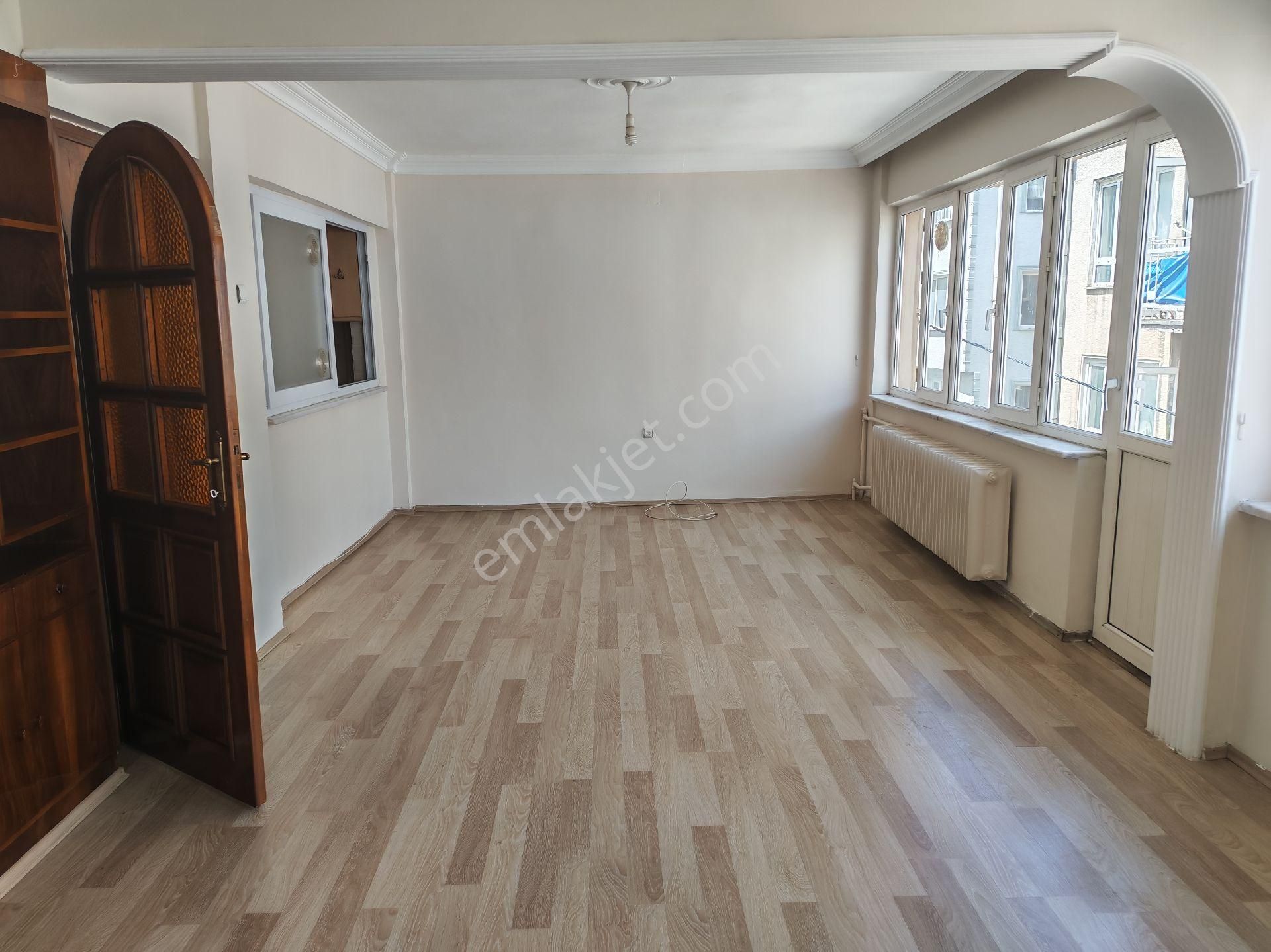 Barış Emlak'tan Karaağaç'ta Ara Kat 2+1 Daire.