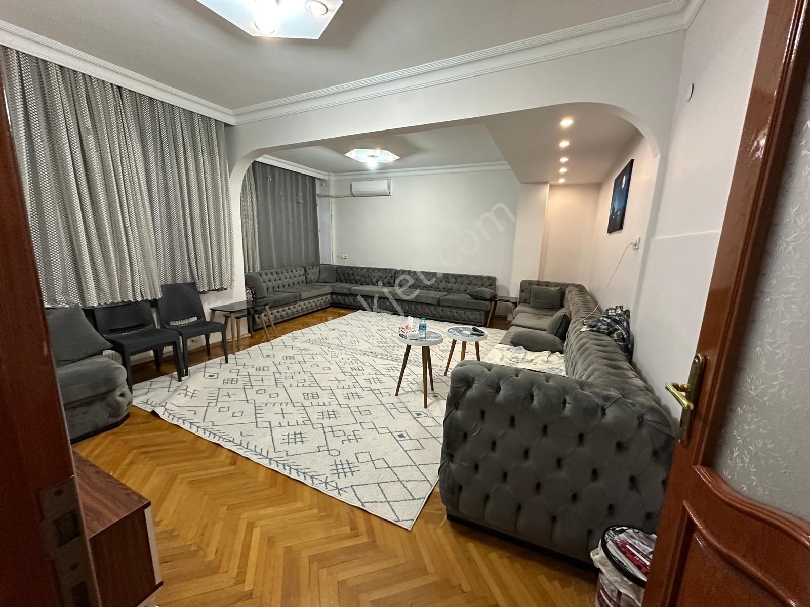 Sahibinden Cadde Üstü 4+1 Çift Cepheli Kiralık Daire