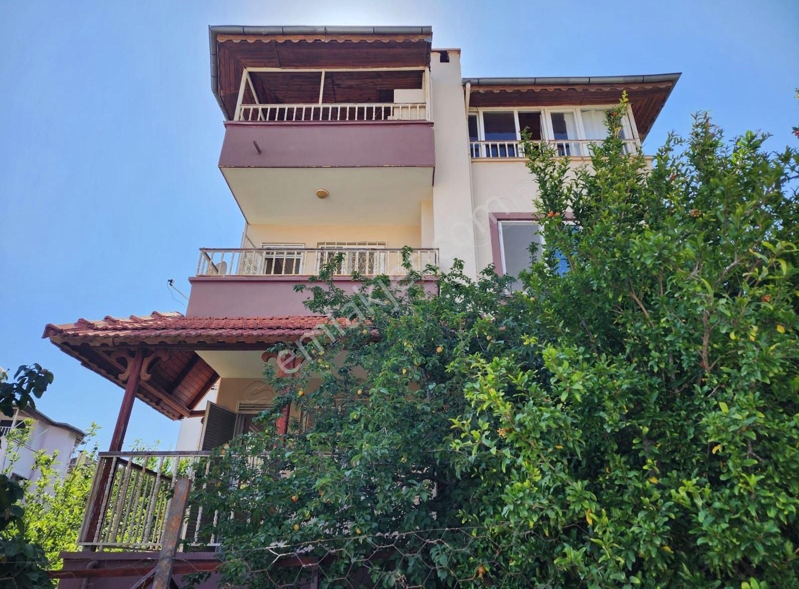 Mersin Yenişehir Kocahamzalı Mah.'de 3+1 Satılık Villa