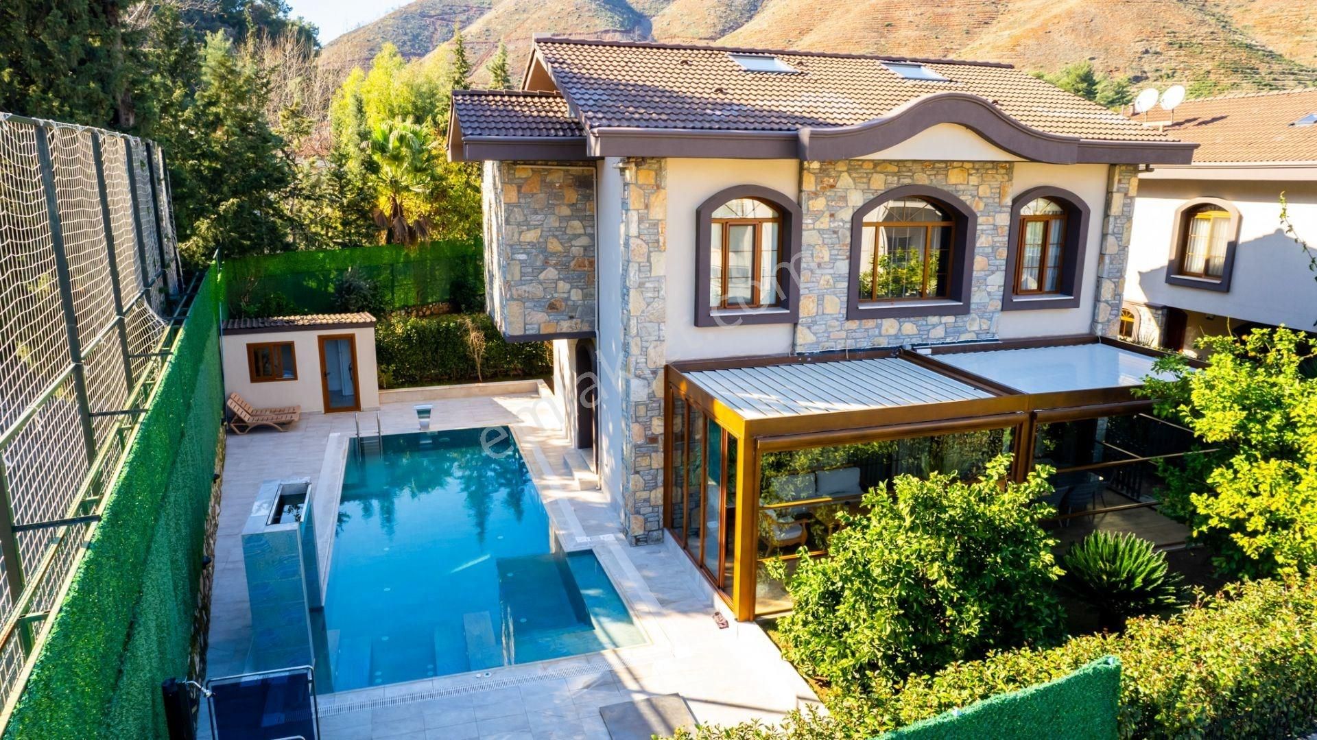 Cb Marina Gayrimenkul'den Marmaris İçmeler'de Satılık 5+1 Lüx Villa