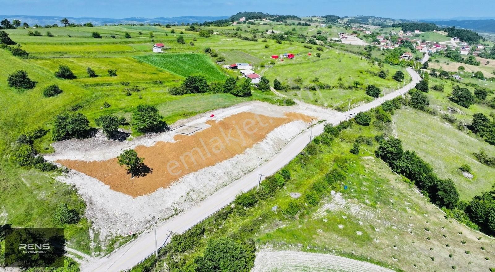 Rens Gayrimenkulden Asfalta Cephe Doğa Manzaralı Tek Tapu Arsa