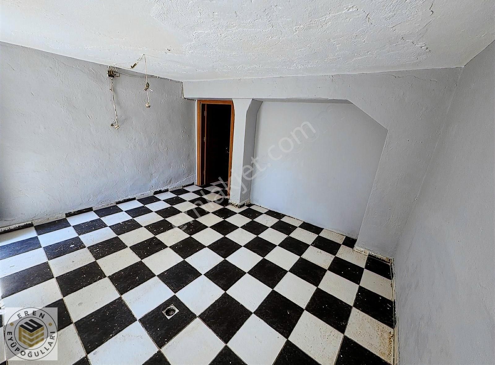 B. Paşa Altıntepsi Mah. Satılık 66m² Düz Giriş Dükkan