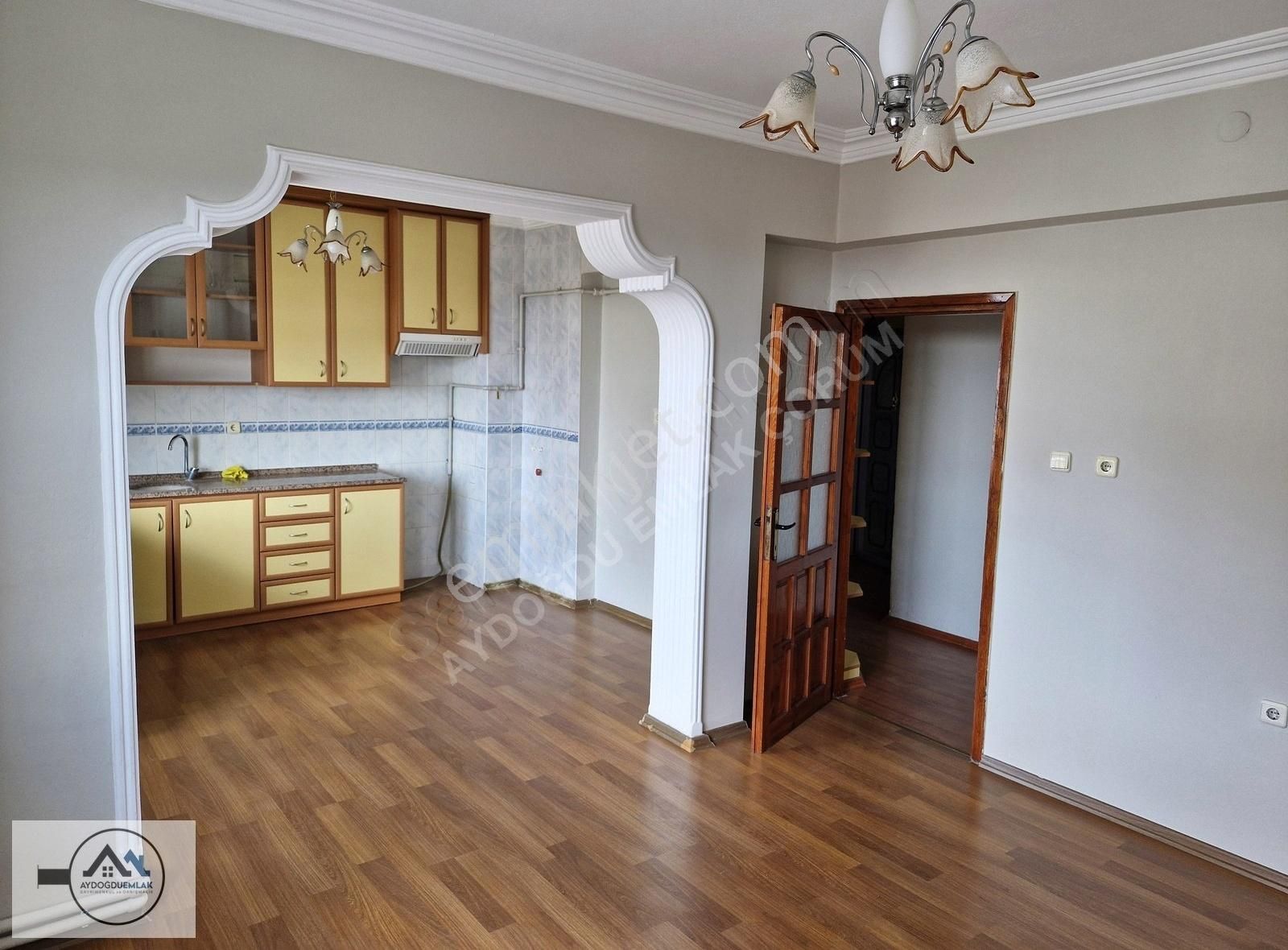 Aydoğdu'dan Aşık Mahsuni Parkı Civarı 4+1 3kat Kapalı Otoparklı.