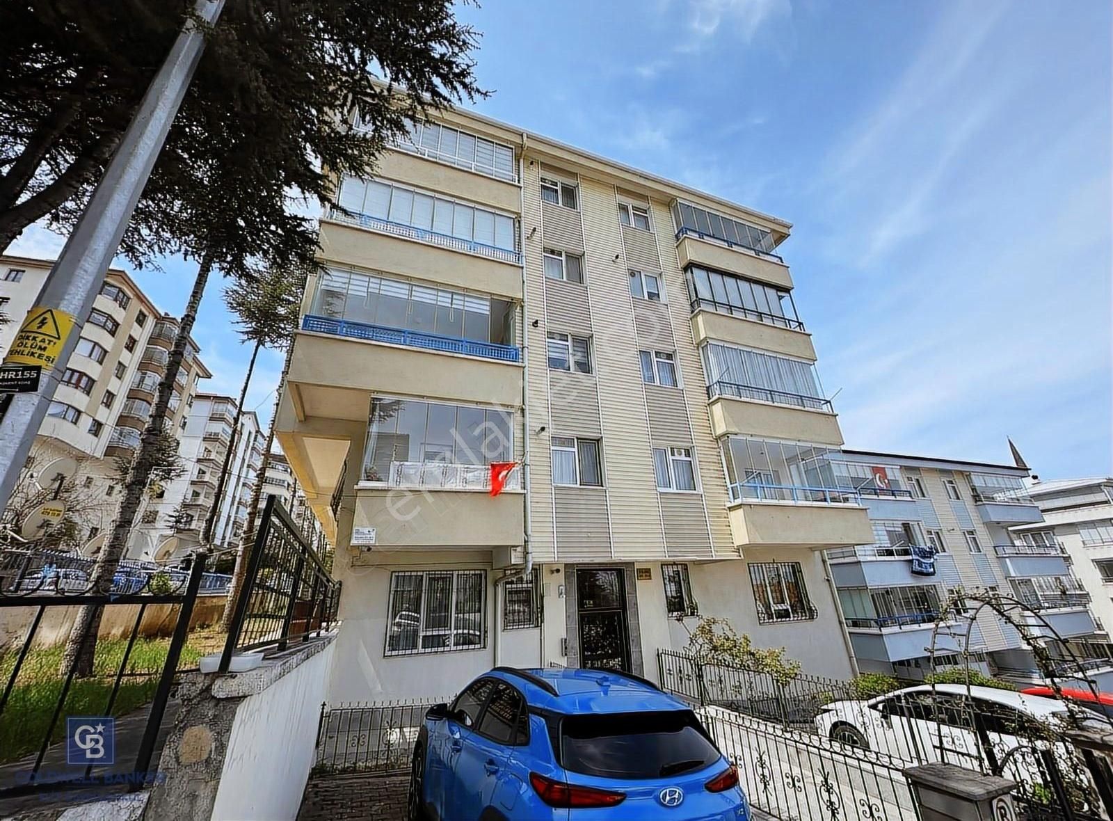 Dikmen Caddesine 2 Bina 3+1 Ebeveyn Banyolu Eşyalı Kiralık Daire