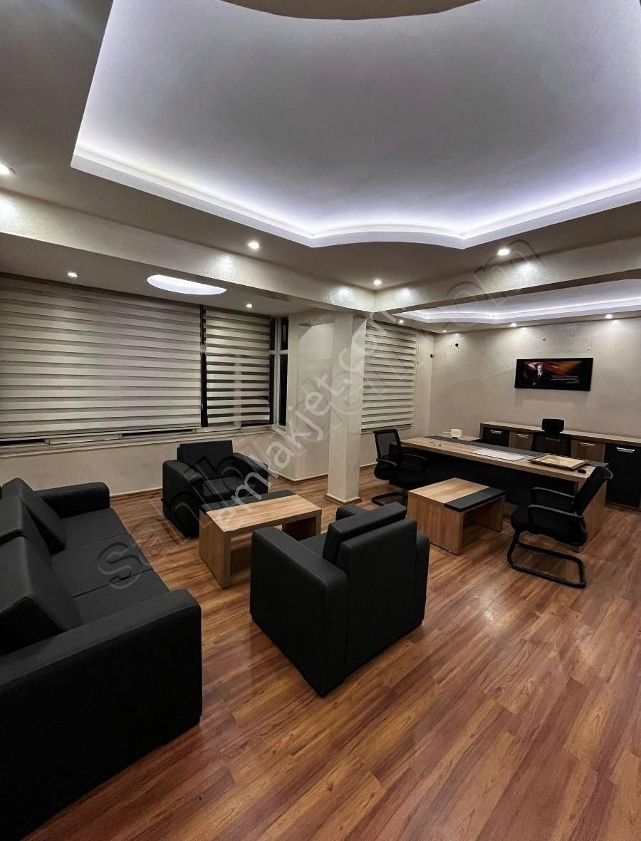 Berat Arpacık Gayrimenkul'dan Eşyalı Kiralık Ofis