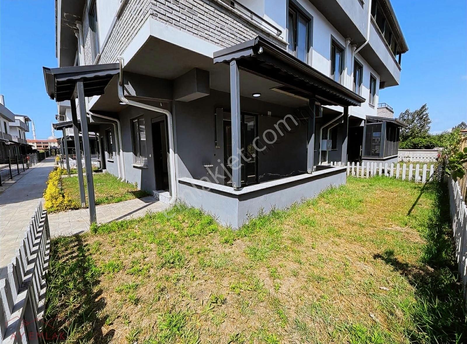 Site İçinde Müstakil Bahçeli,havuzlu,seyir Teraslı 3+1 Villa. - Görsel 22