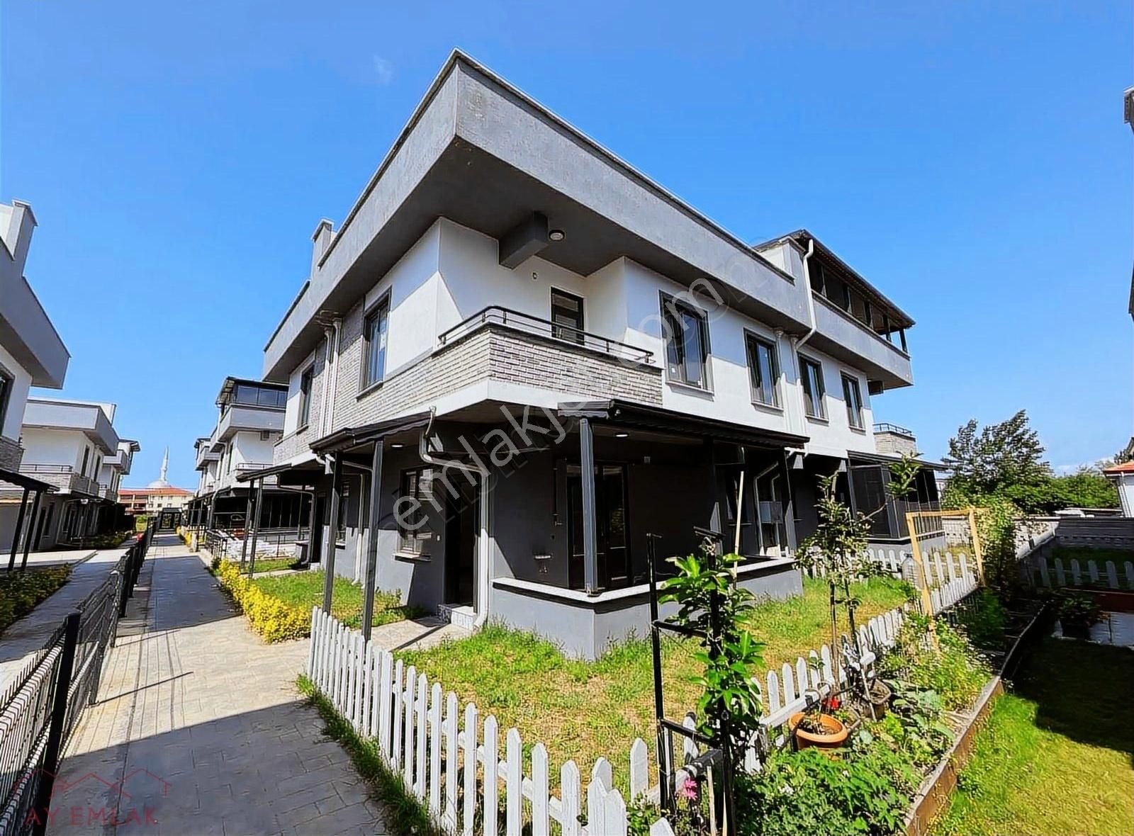 Site İçinde Müstakil Bahçeli,havuzlu,seyir Teraslı 3+1 Villa. - Görsel 7