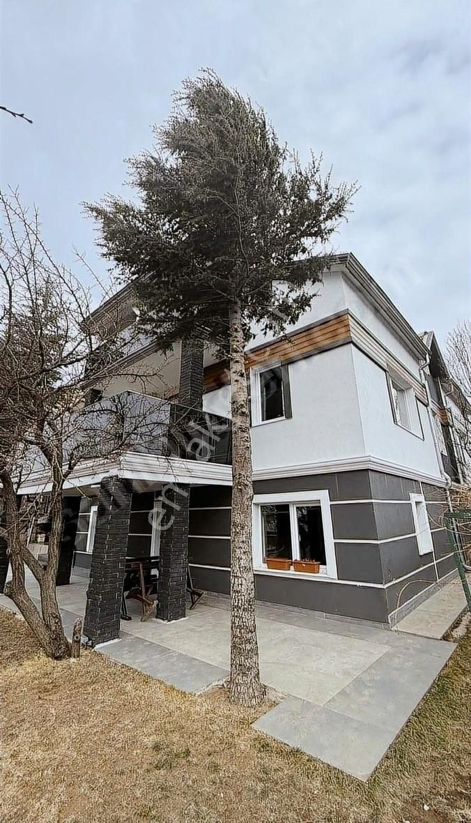 Kıranardı Mah. Manzaralı 660 M2 Arsalı 250 M2 Oturumlu 5+1 Villa