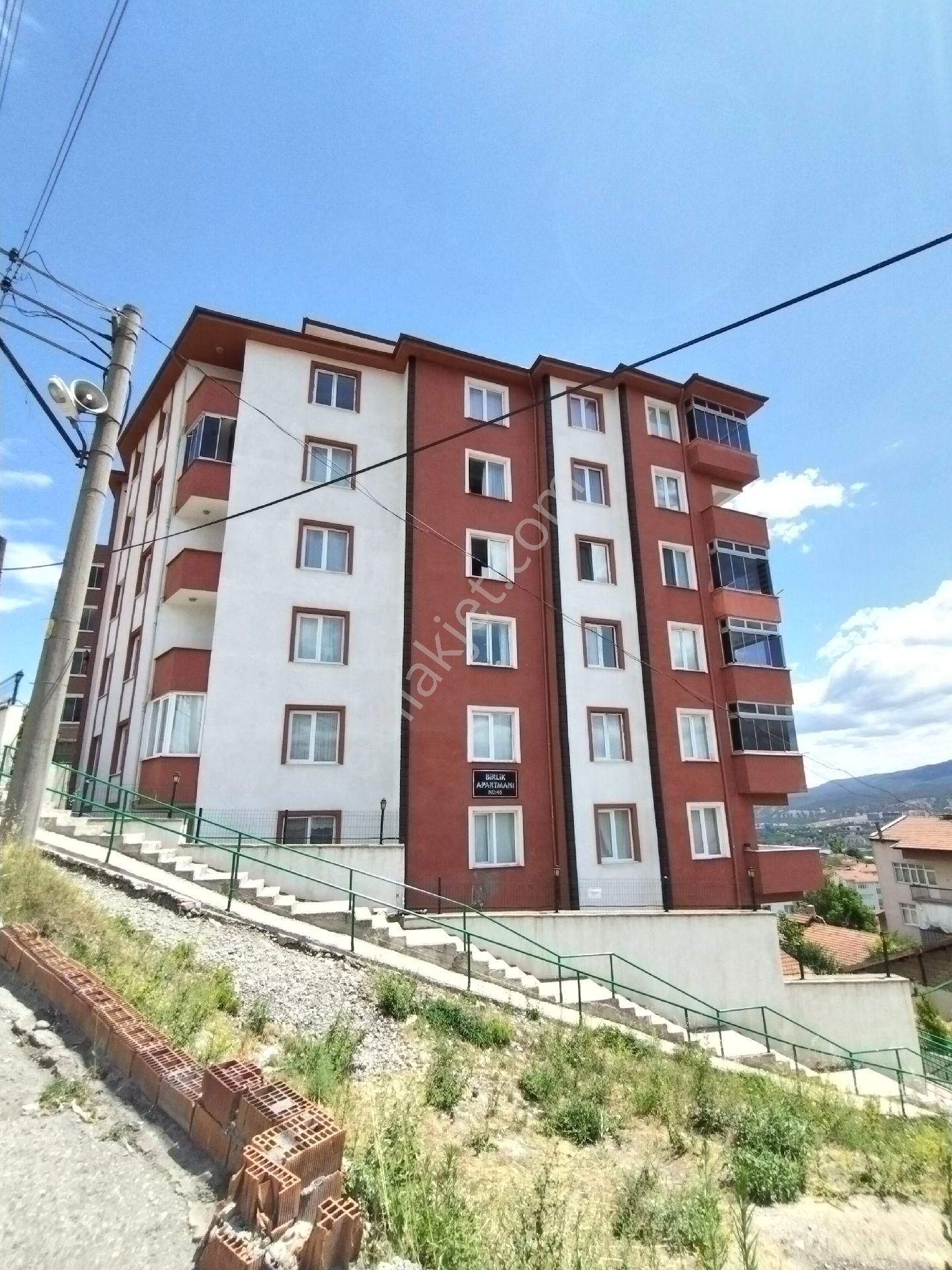 Karabük Hilaltepede Ara Kat Ebeveyn Banyolu 2+1 Daire Satılıktır