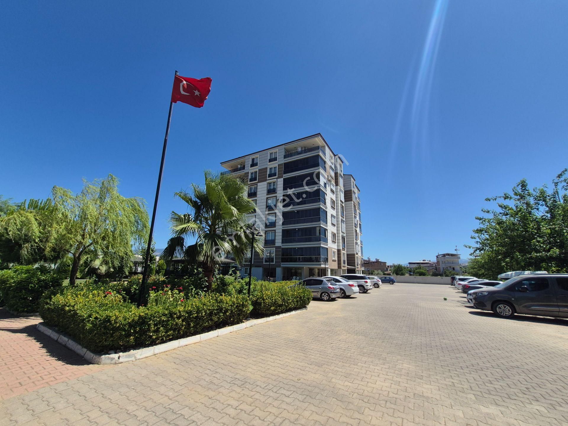 Şirinevler Mah.'de Site İçinde Ara Kat 3+1 Satılık Daire