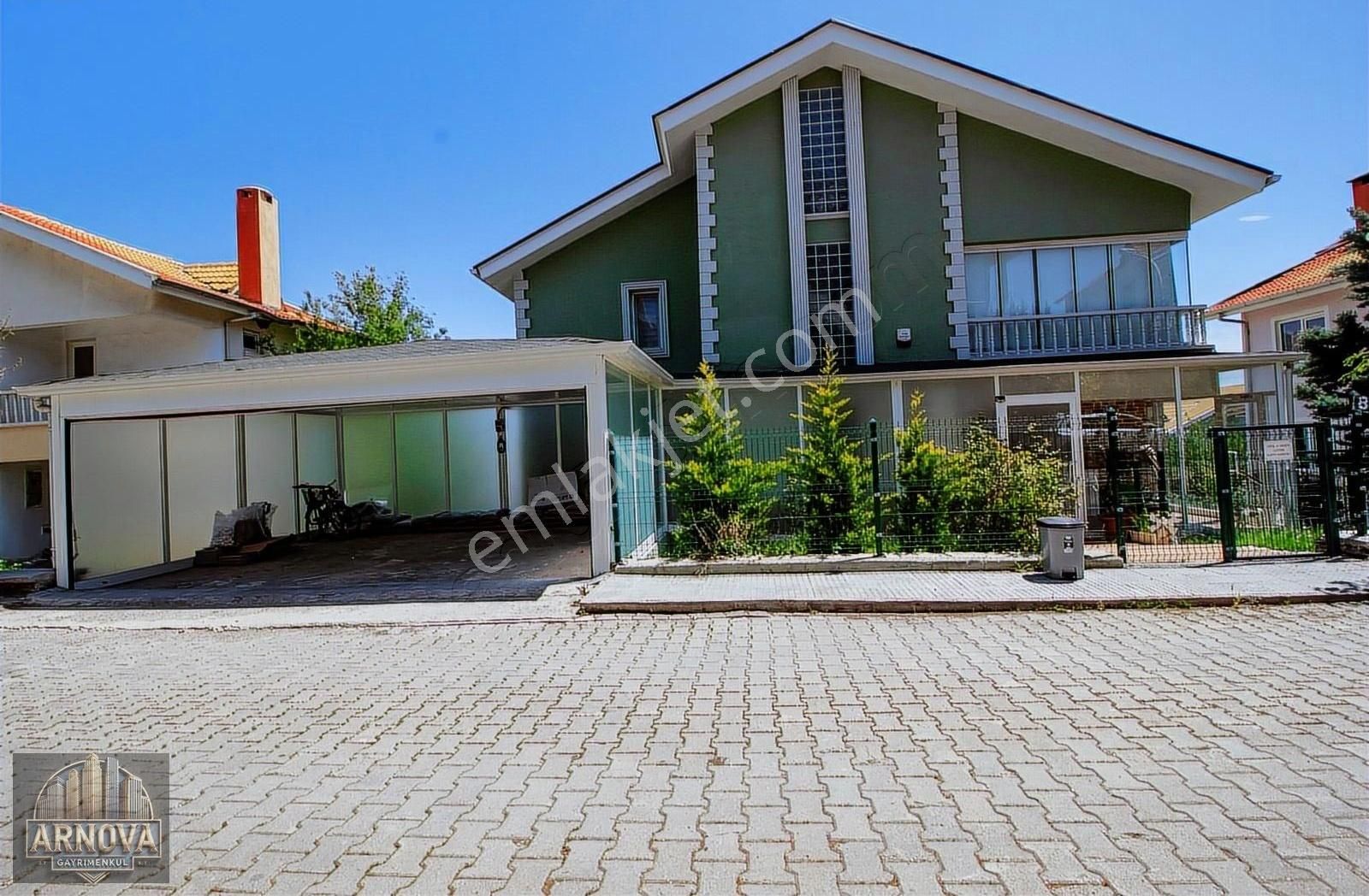 Ankara Alacaatlı Özlükent Sitesinde Tam Müstakil Satılık Villa