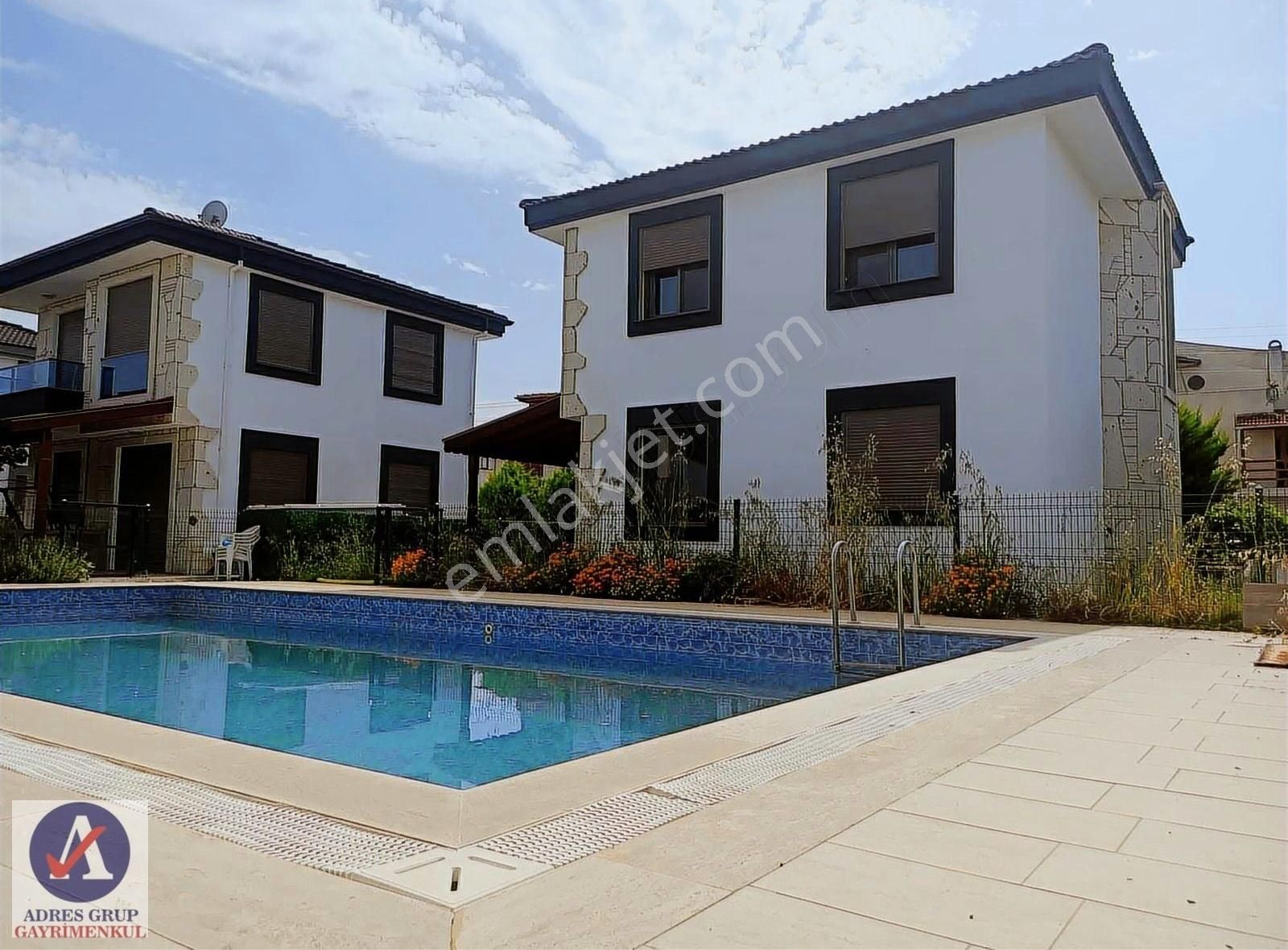 Havuzlu Butik Sitede Tam Müstakil Bahçeli 3+1 Villa