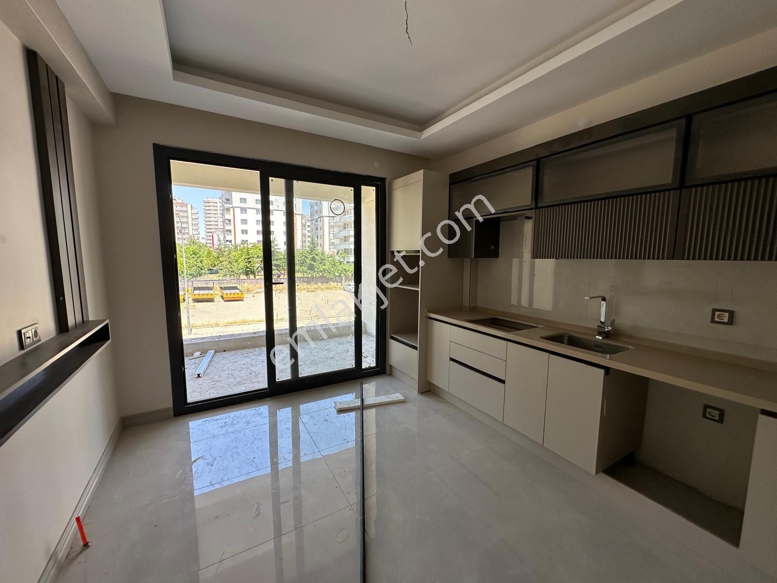 Rota Dan Kent Meydanı Tunç Yapıda 2+1 Satılık Lüks Daire