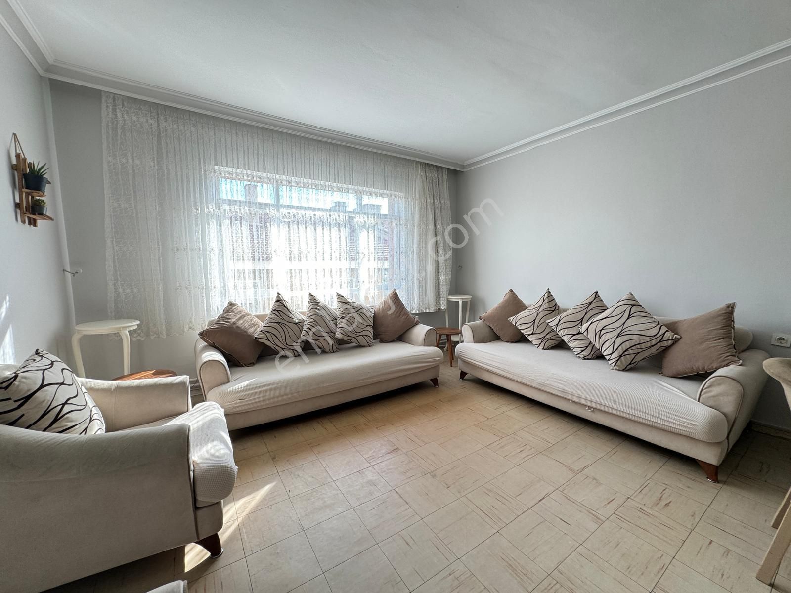 Lider Emlak'tan Keçiörende Masrafsız Eşyalı 3+1 Kiralık