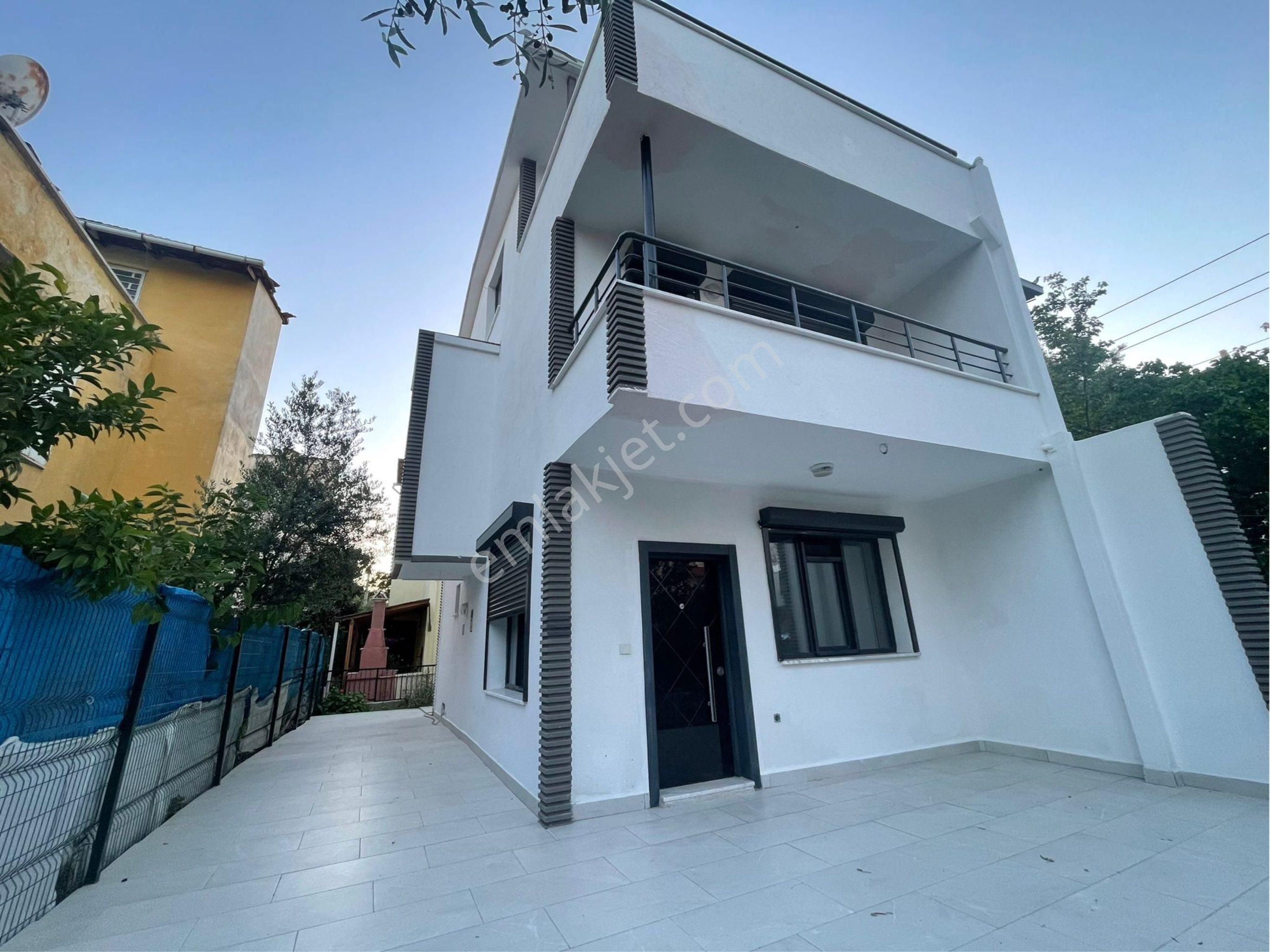 Didim Merkezde Mistakil Bahçeli Villa