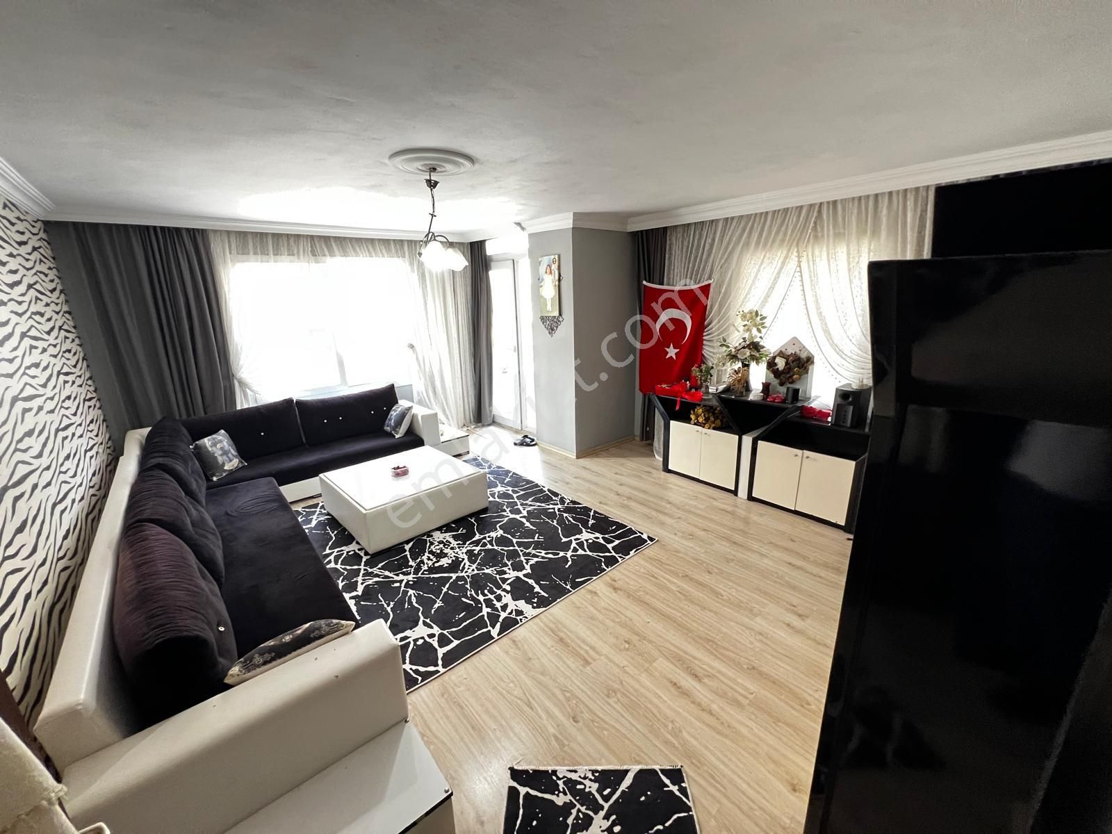 Prestij'den Hürriyet'te Ayrı Mutfak Full Yapılı Asansörlü 2+1 - Görsel 4