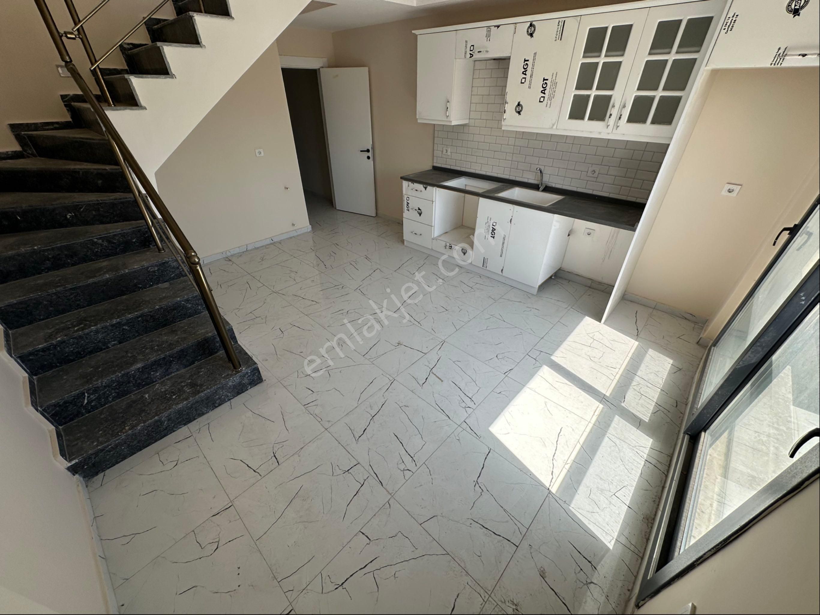 İzmir Seferihisar Ürkmez De Satılık 2+1 Dubleks Daire Full Deniz Manzaralı
