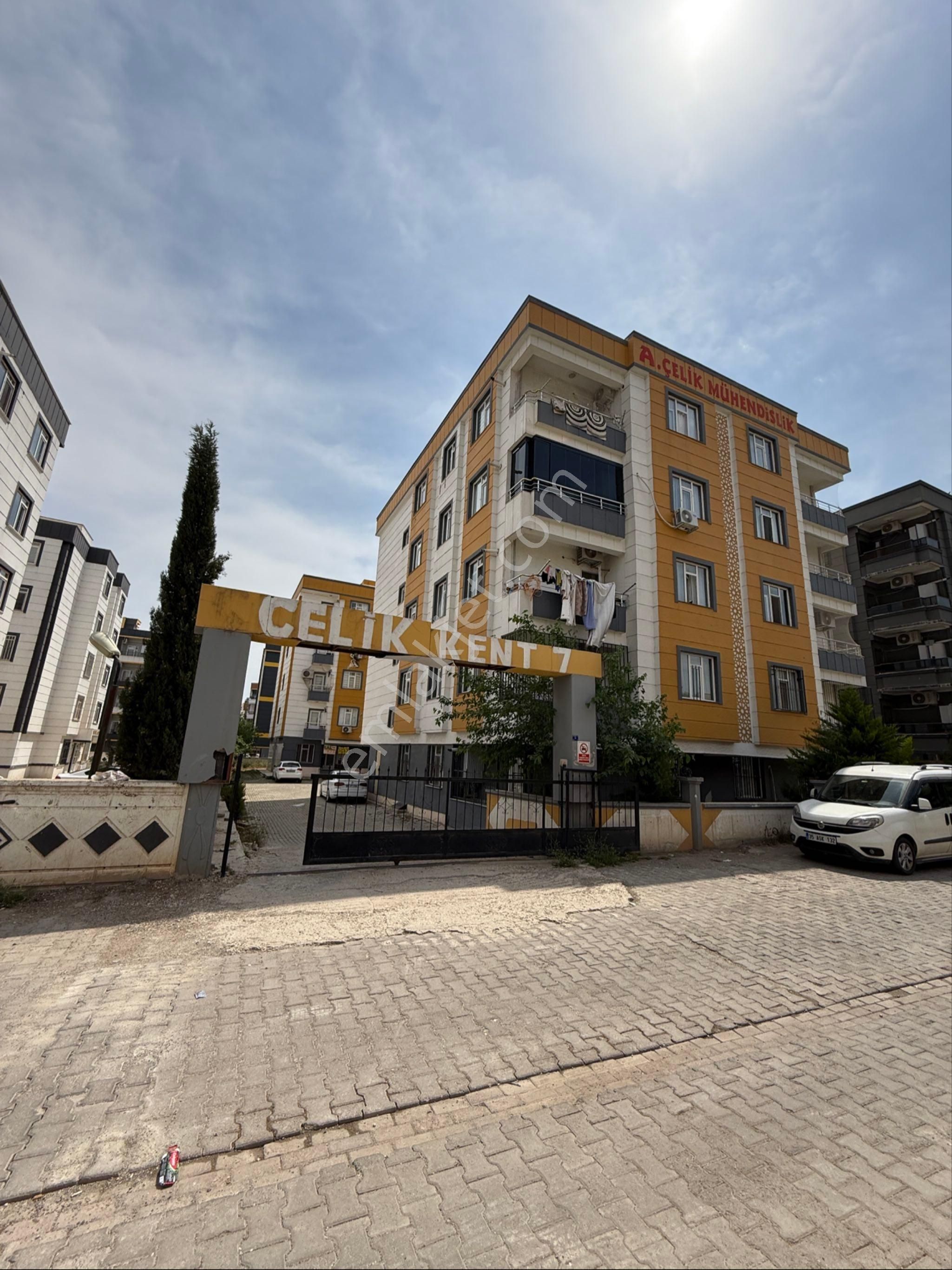 Akdem Emlaktan Satılık Eşyalı Ara Kat 1+1 Daire