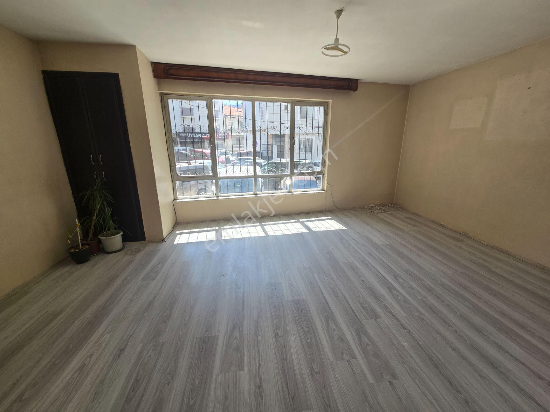 Söke Merkezde Kiralık 3 Oda 1 Salon Daire