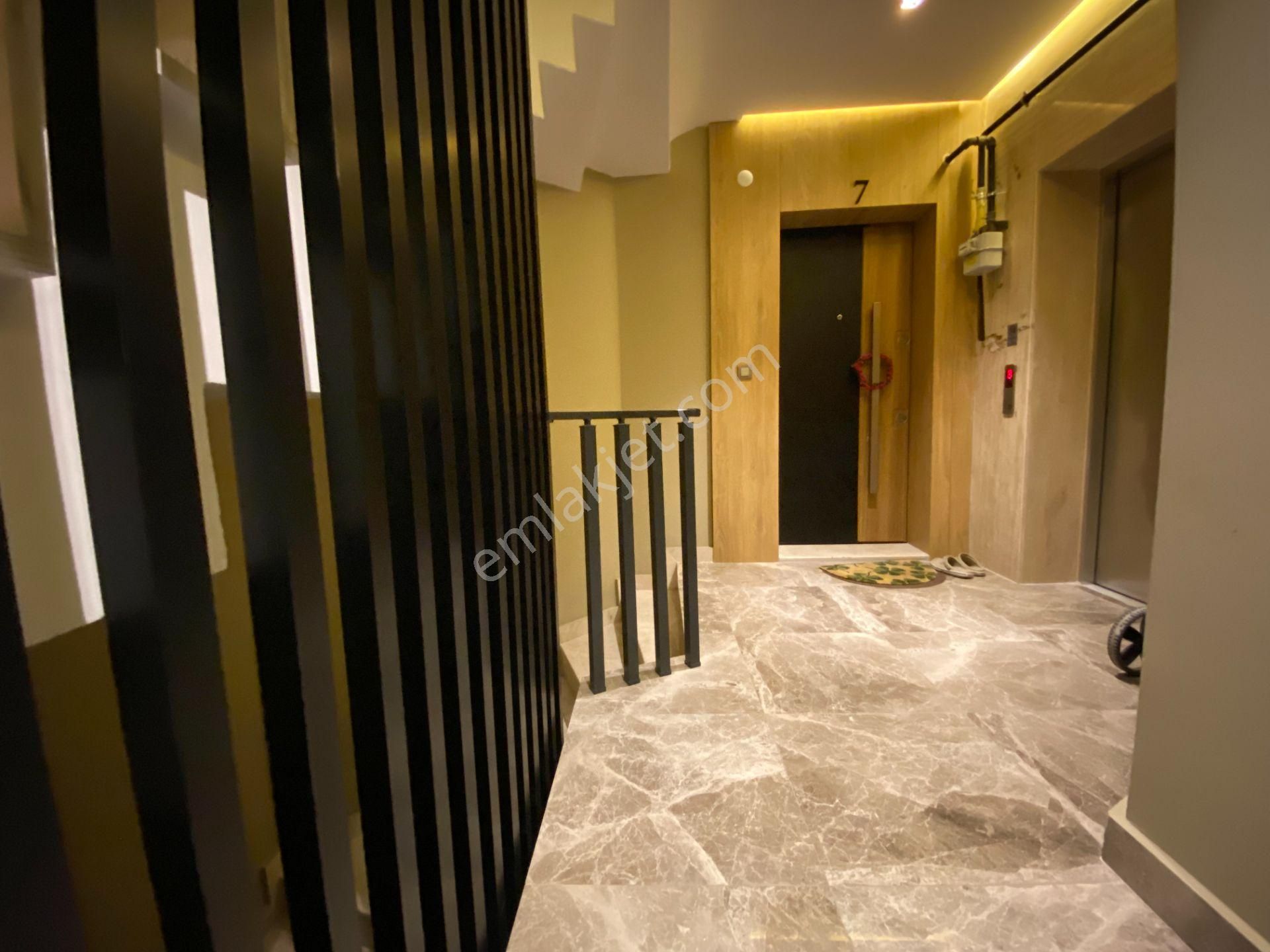 Zerdalilik Mah Yerden Isıtmalı,kapalı Otoparklı 1.sınıf İşçilikli 2+1 80m2 2.kat Asansörlü,iskanlı