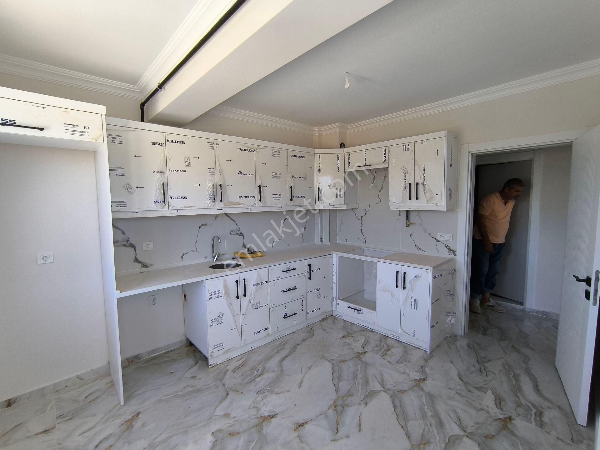 Manisa Yunusemre Muradiye'de Sifir 2+1 Arakat 100m2 Önü Acik.daire 4.100.000tl