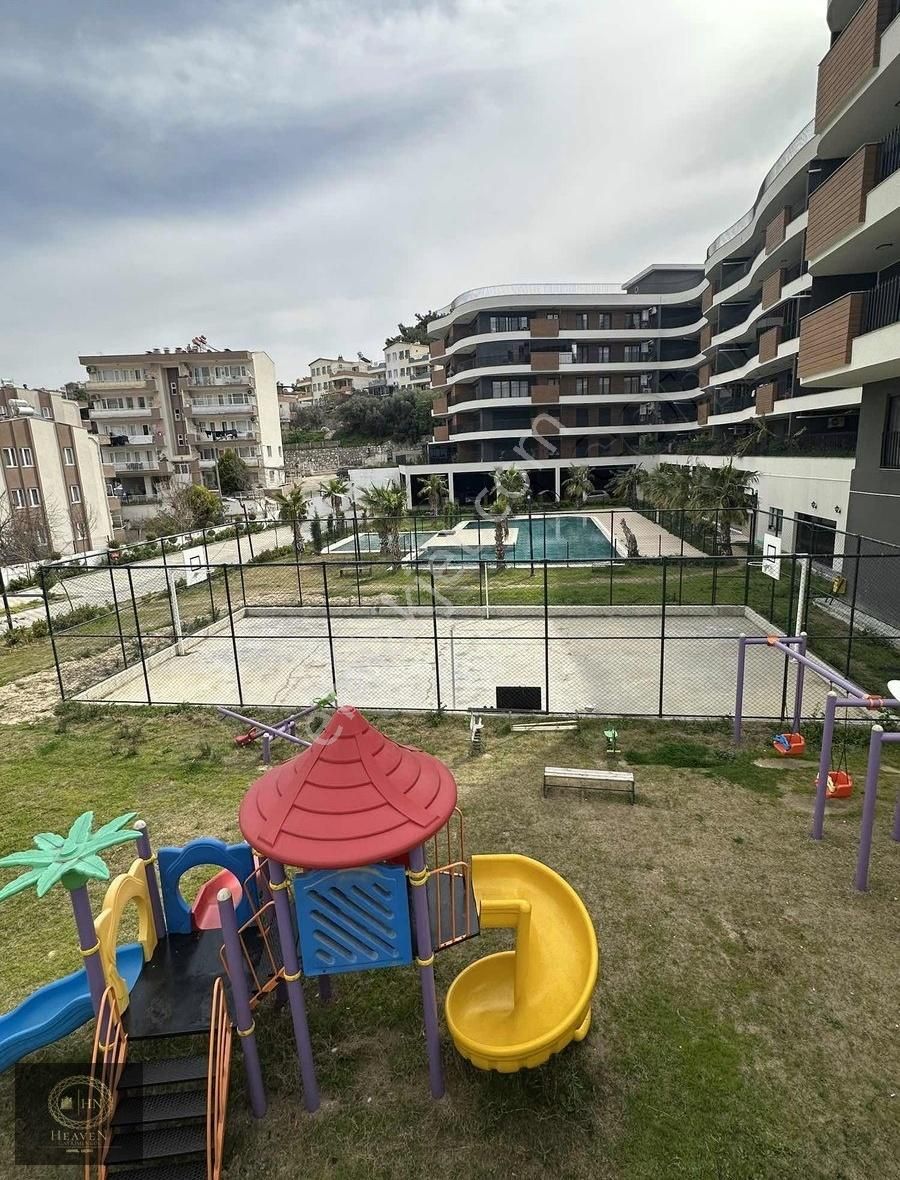Geniş 2+1 Lüks Site İçerisinde