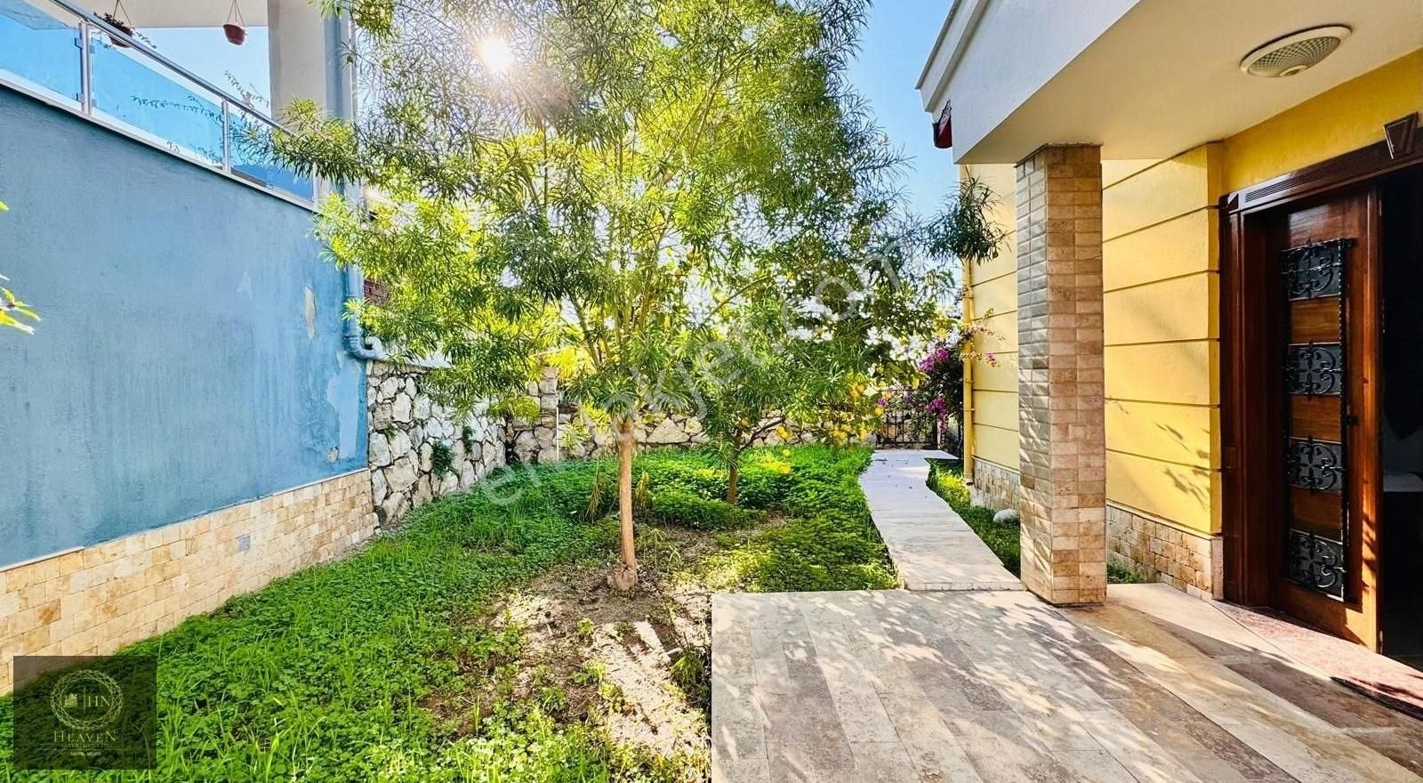Doğa İle Deniz Manzarasının İç İçe Olduğu Müstakil Satılık Villa
