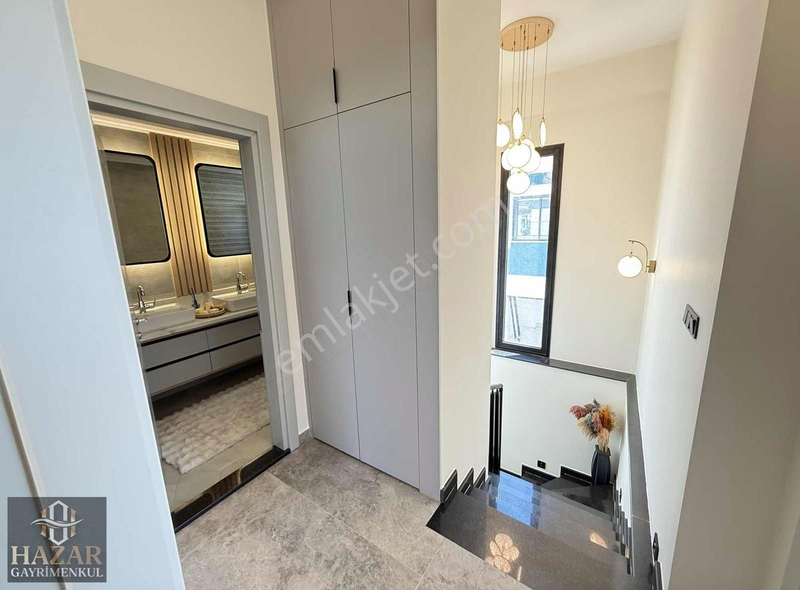 Kuşadası Davutlarda Satılık Özel Havuz Otoparklı 3+1 Villa