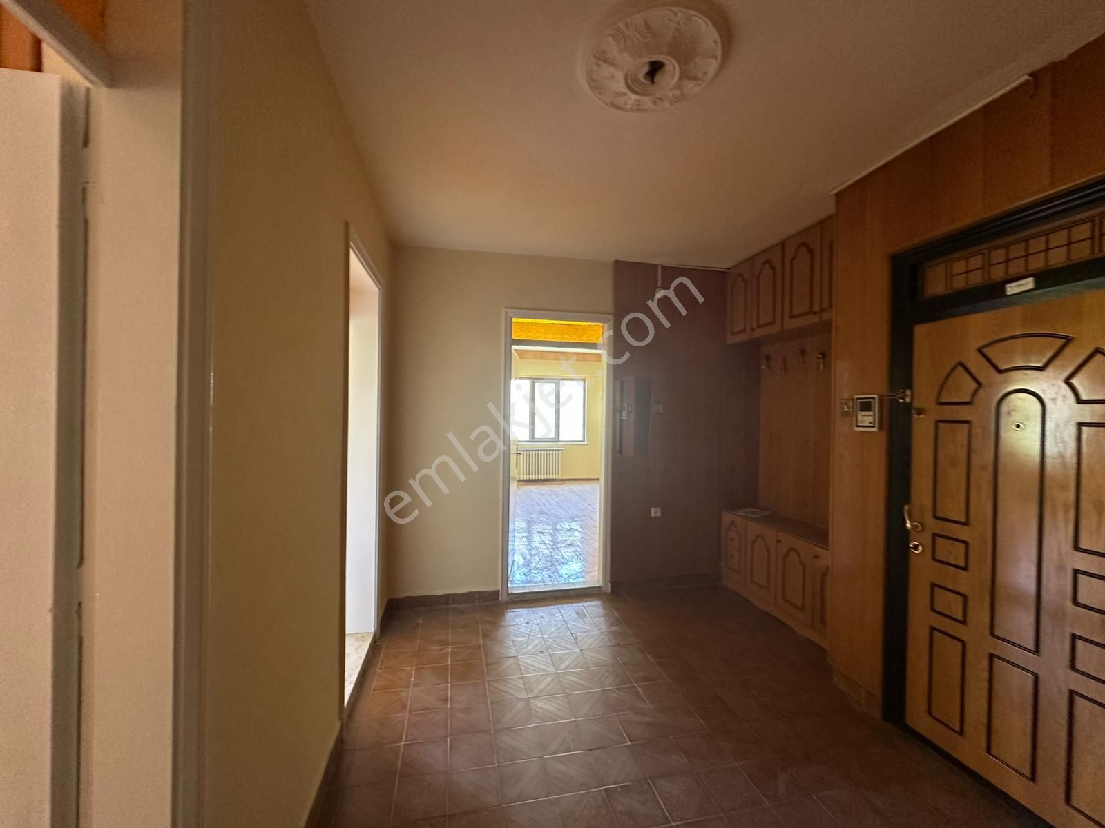 Kerkük Caddesinde Satılık Arakat 3+1 Daire