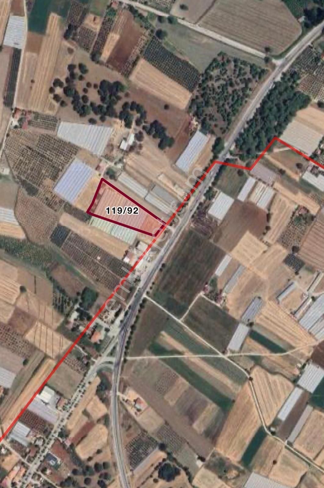 Seydikemer Yakabağ’da Ana Yola Cephe 10.418 M² Tarla – İçinde Ev, Hazine Arazisi Avantajlı