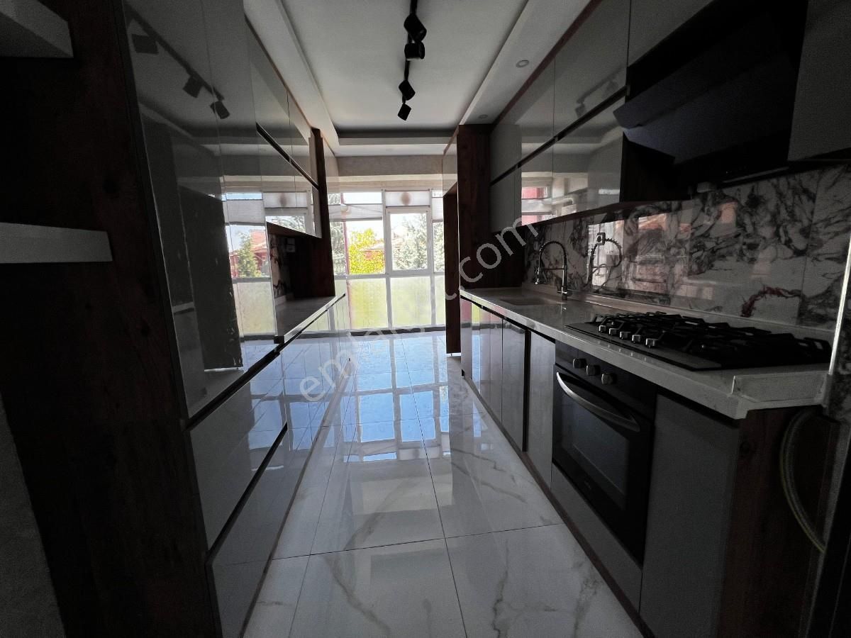 Osmanlı Mah. 3+1 Site İçinde Baştan Aşağı Yenilenmiş Satılık !