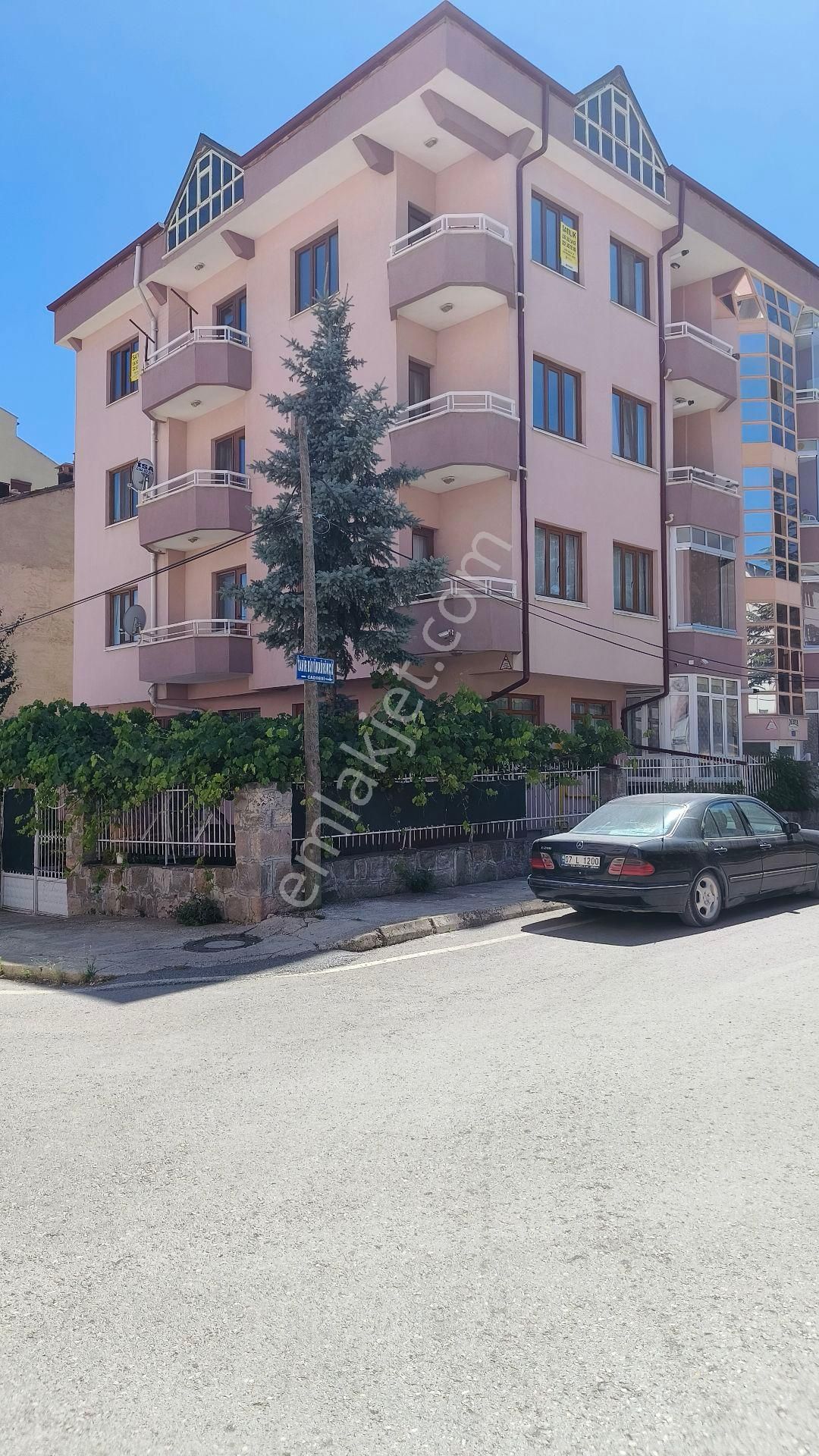 Konya Seydişehir Alaylarbir Mahallesinde Komek Havuz Yanında Satılık 3+1 Daire
