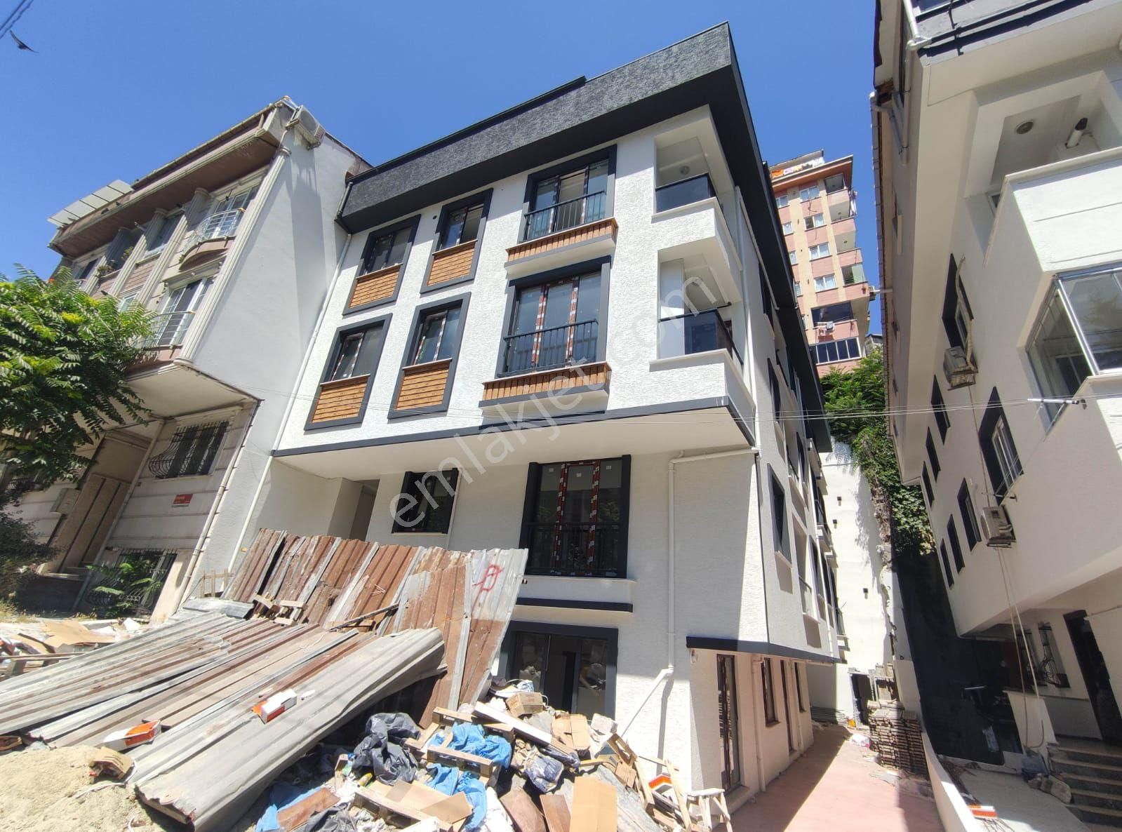 Kağıthane'de 2+1 Bahçe Katı Yeni Bina Asansörlü