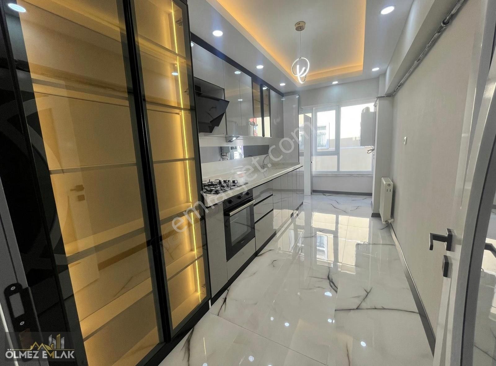 Osmanlı Mah'de Harika Sitede Full Yapılı Bağımsız 3+1 Daire
